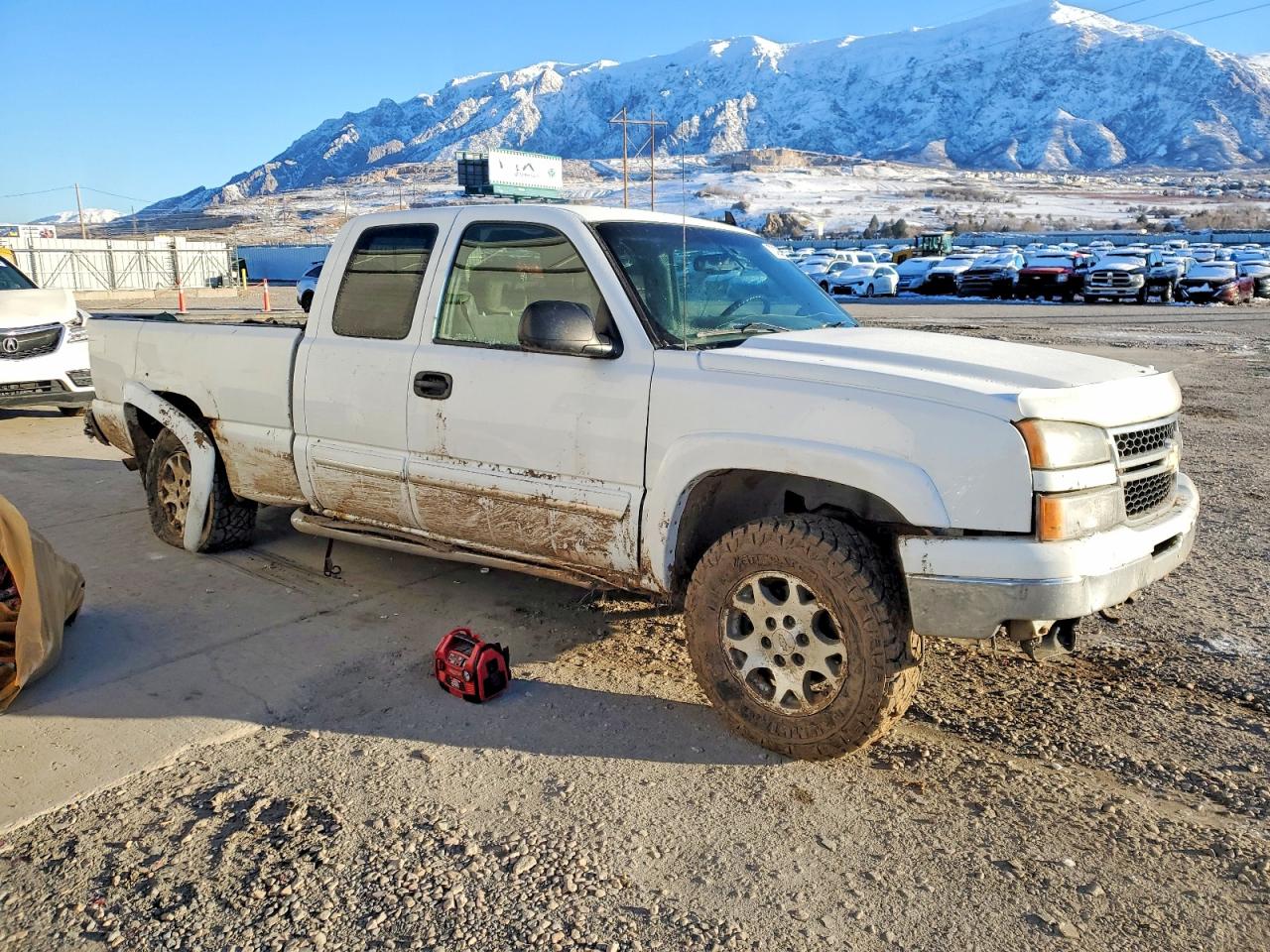2007 Chevrolet Silverado K1500 Classic White vin: 1GCEK19B57Z128525