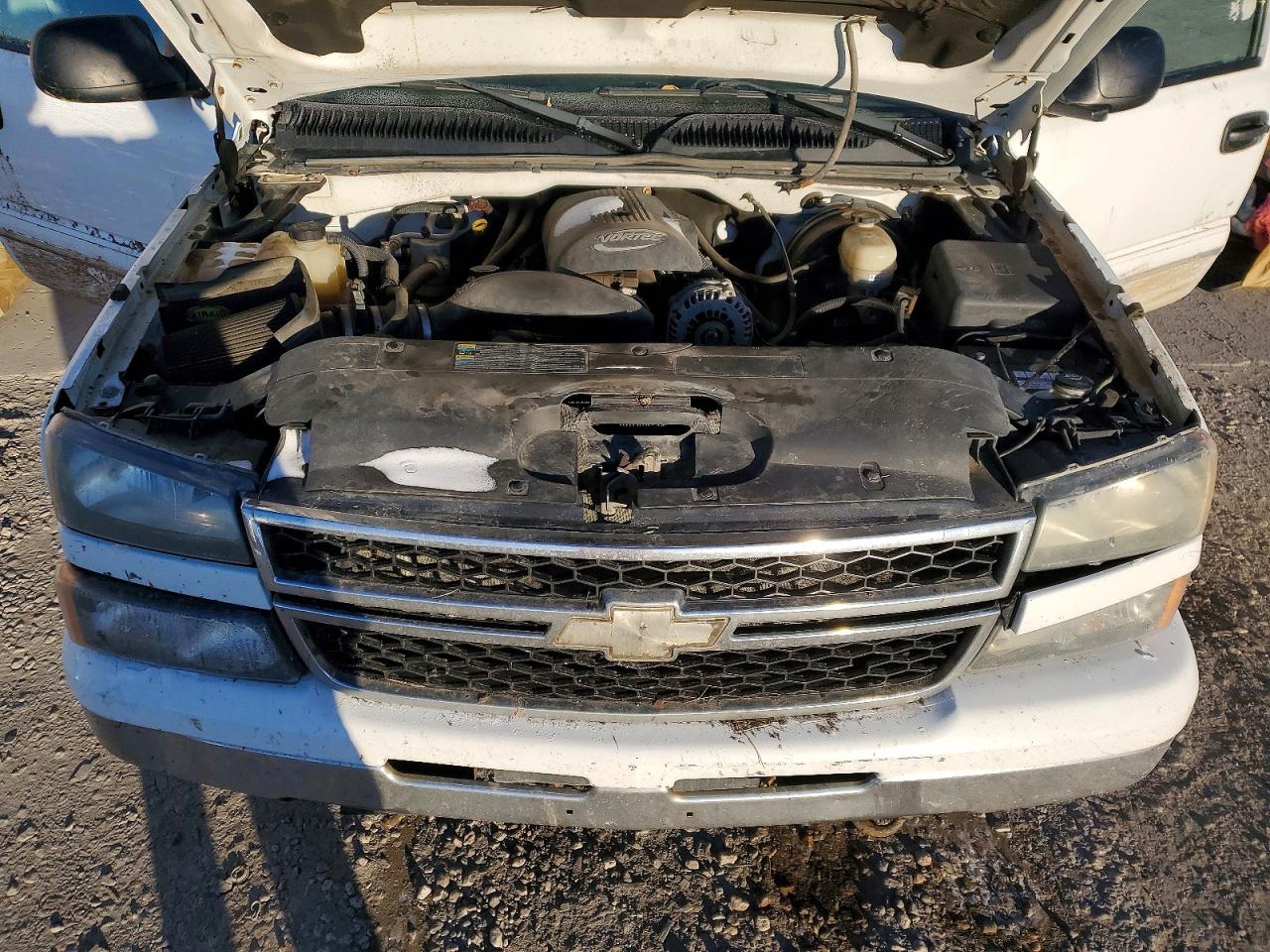 2007 Chevrolet Silverado K1500 Classic White vin: 1GCEK19B57Z128525