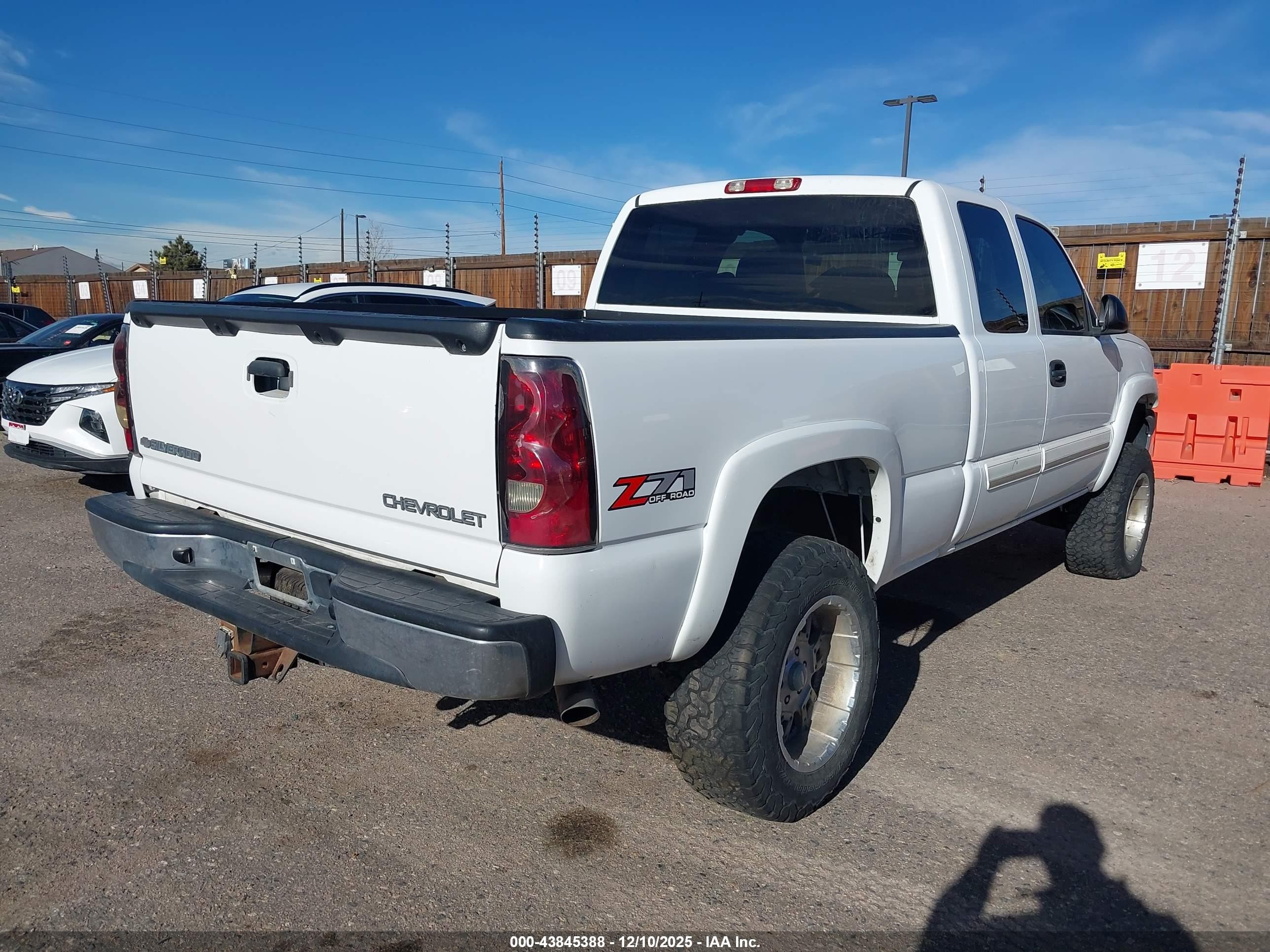 2005 Chevrolet Silverado 1500 Z71 Белый vin: 1GCEK19B65E121703
