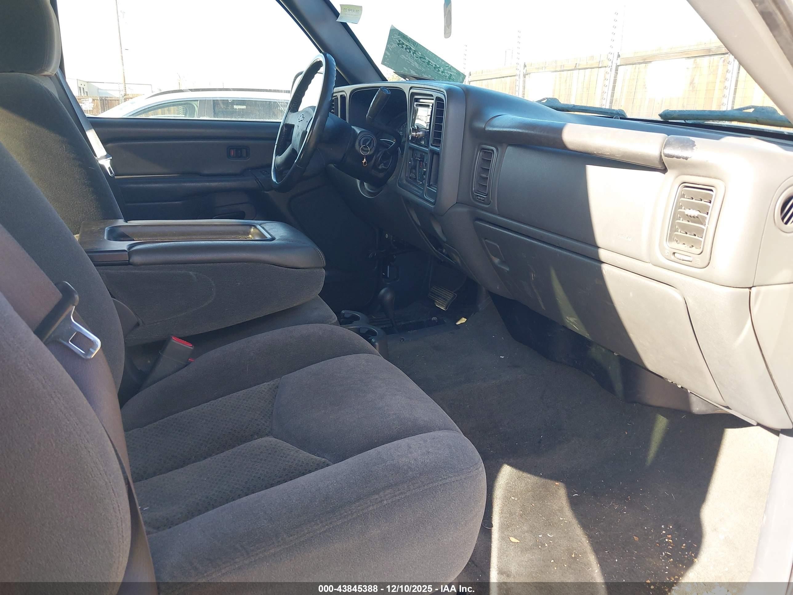 2005 Chevrolet Silverado 1500 Z71 Белый vin: 1GCEK19B65E121703