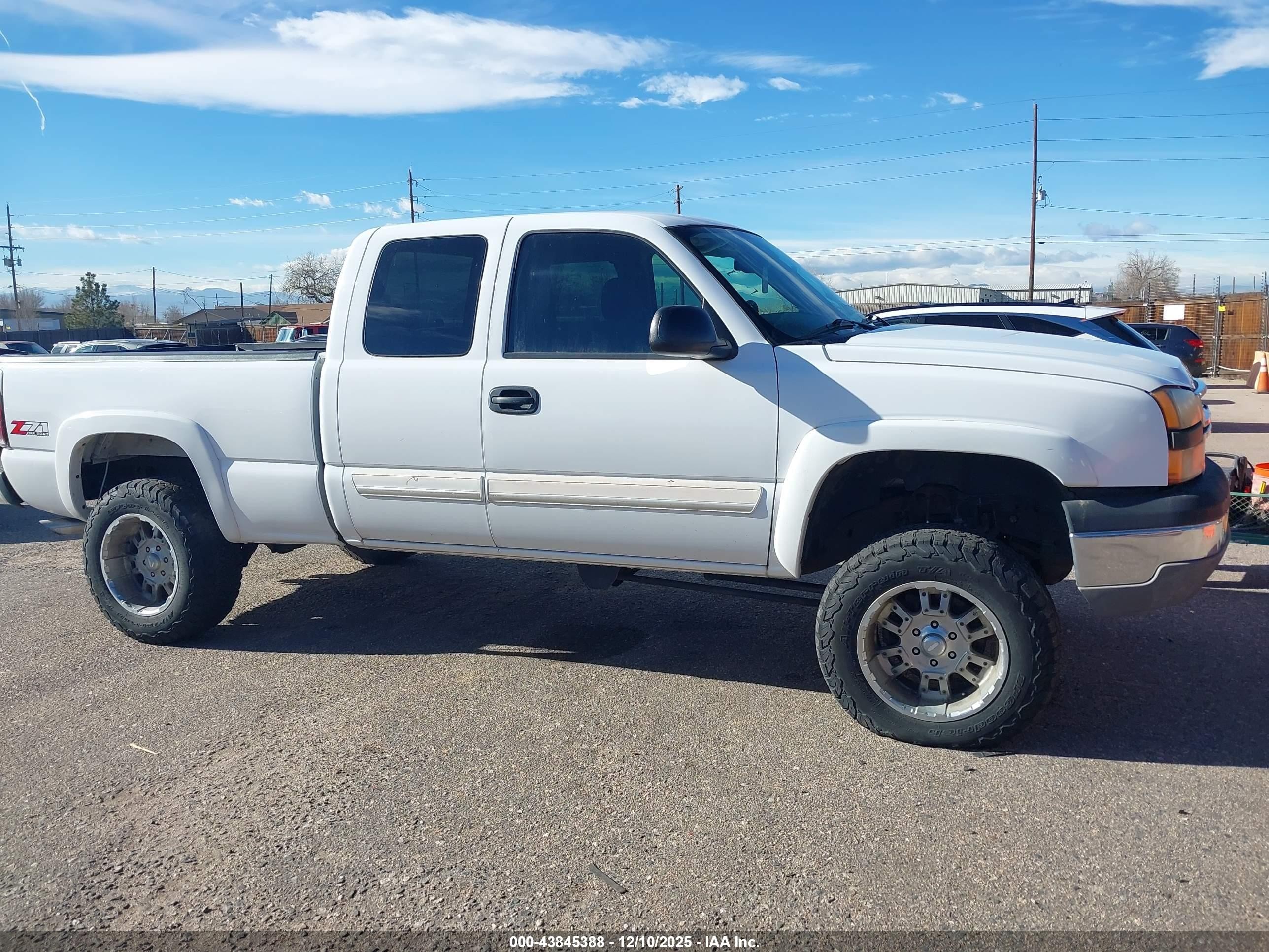 2005 Chevrolet Silverado 1500 Z71 Белый vin: 1GCEK19B65E121703