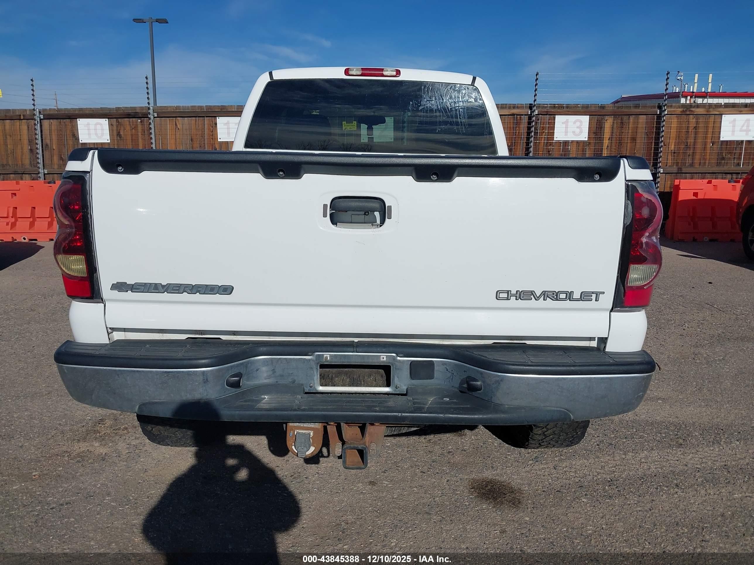 2005 Chevrolet Silverado 1500 Z71 Белый vin: 1GCEK19B65E121703