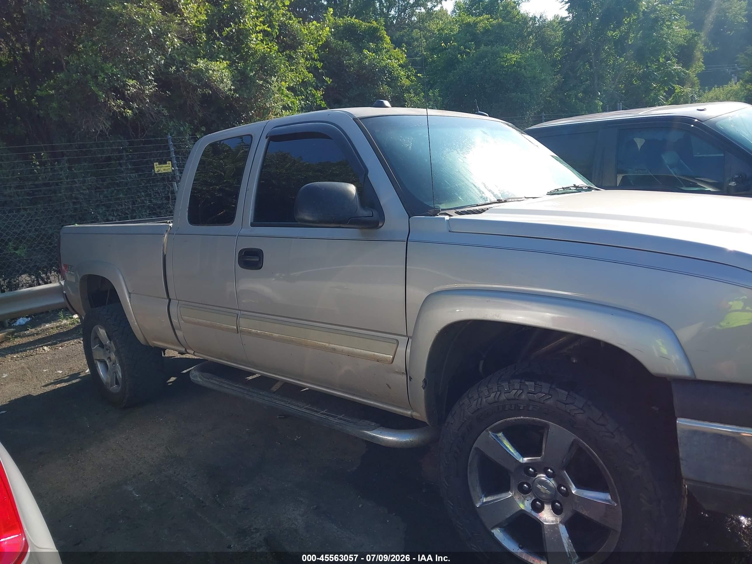2005 Chevrolet Silverado 1500 Z71 Серебряный vin: 1GCEK19B75E331839