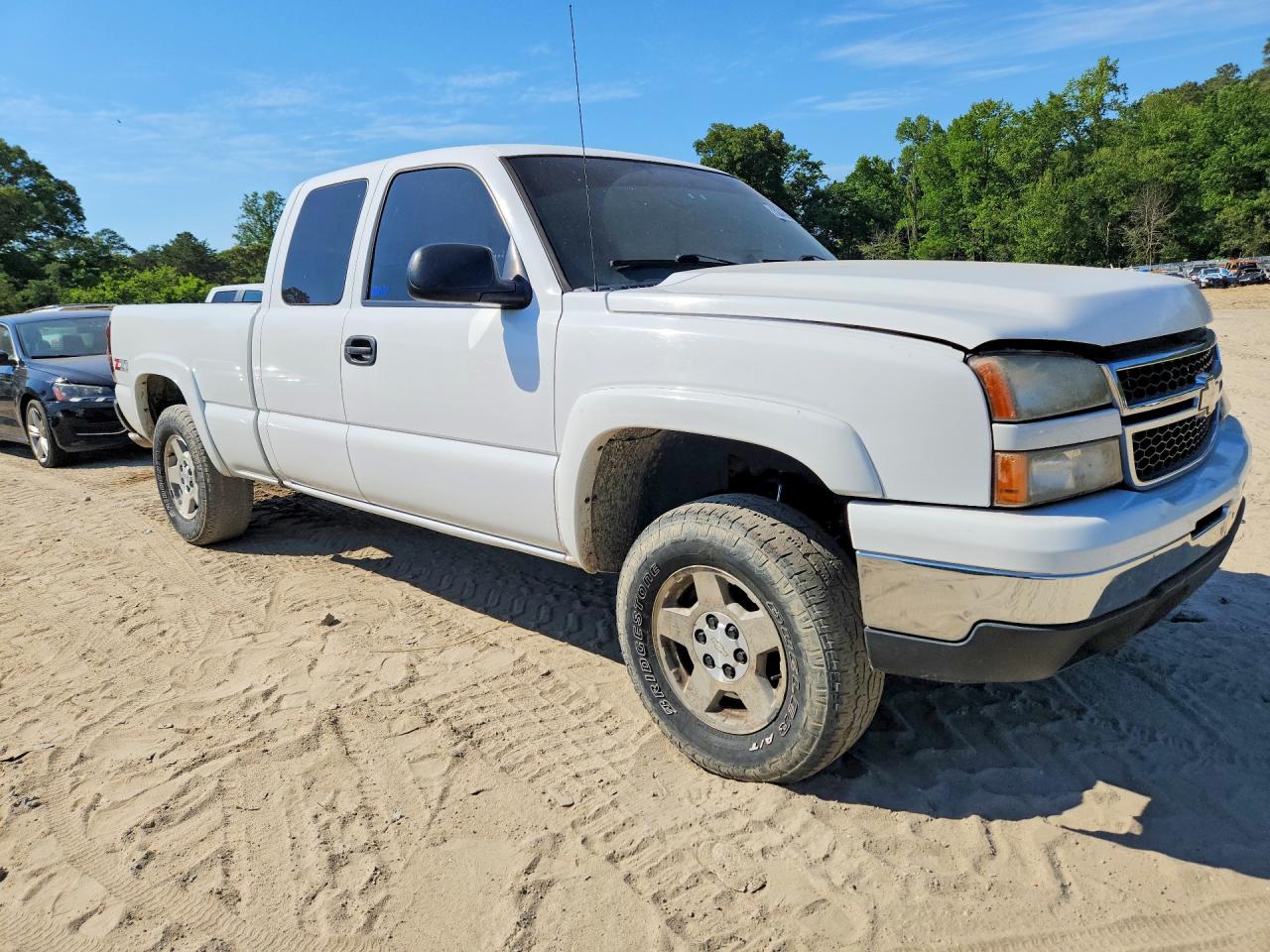 2007 Chevrolet Silverado K1500 Classic White vin: 1GCEK19B77Z110155