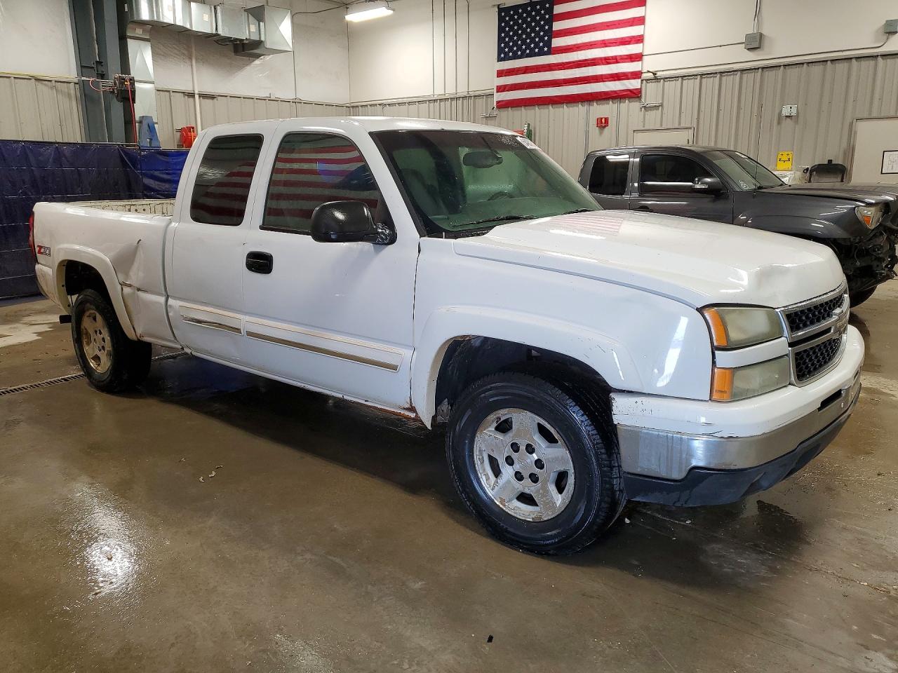 2006 Chevrolet Silverado K1500 White vin: 1GCEK19B86Z211431