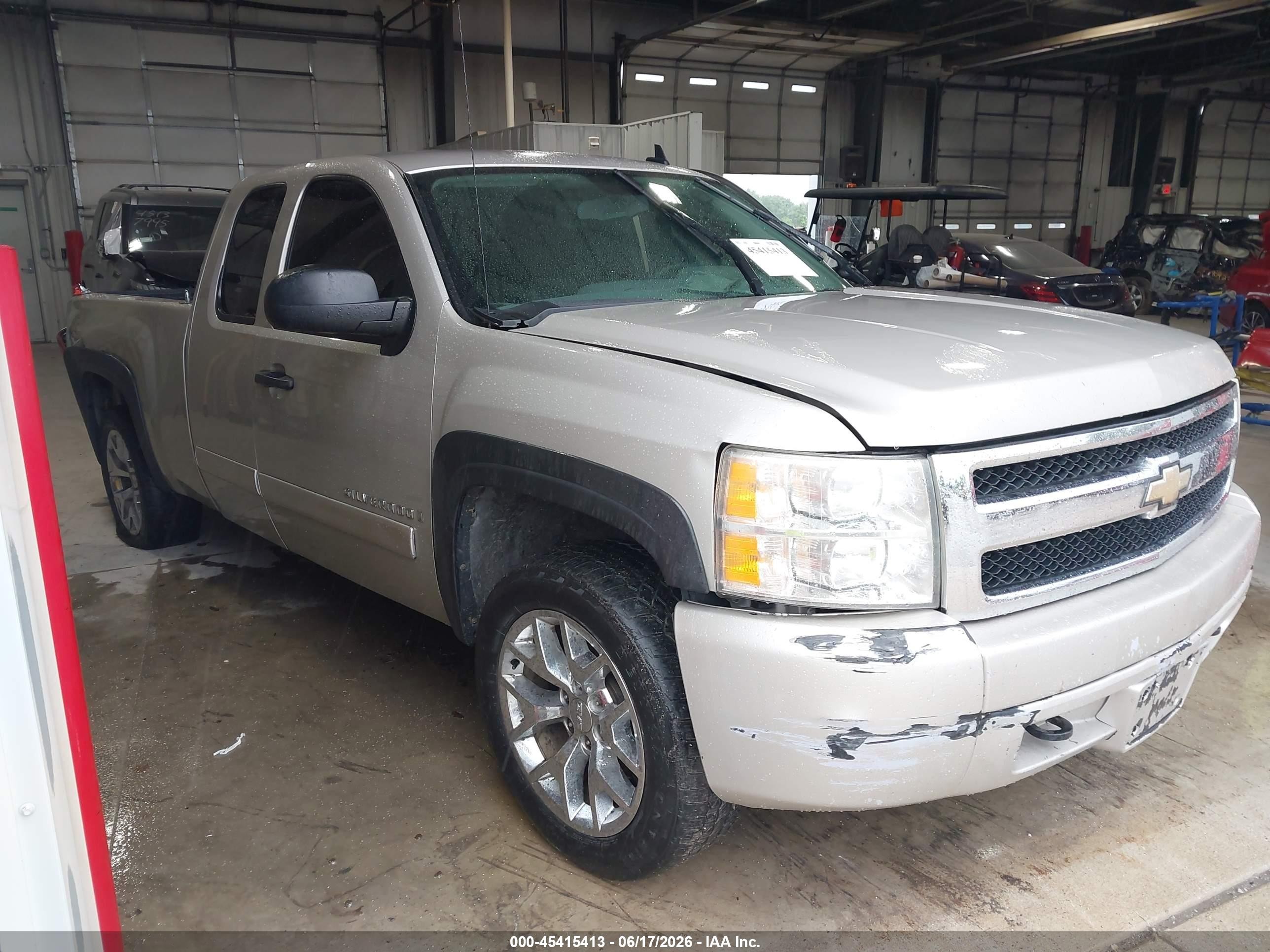 2007 Chevrolet Silverado 1500 Work Truck Серебряный vin: 1GCEK19C47Z543621