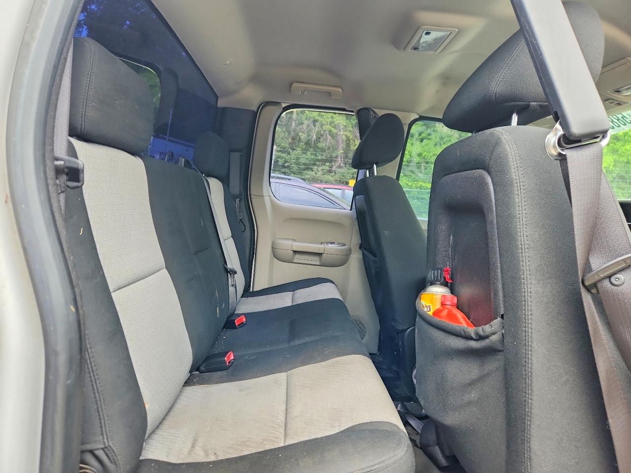 2008 Chevrolet Silverado K1500 White vin: 1GCEK19C48Z297946