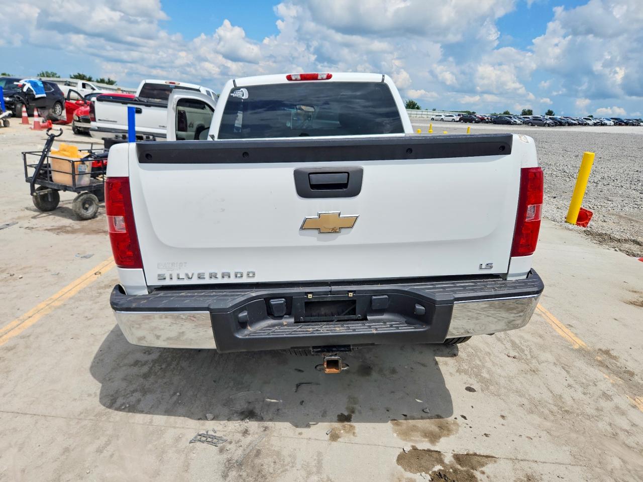 2009 Chevrolet Silverado K1500 White vin: 1GCEK19C69Z152599