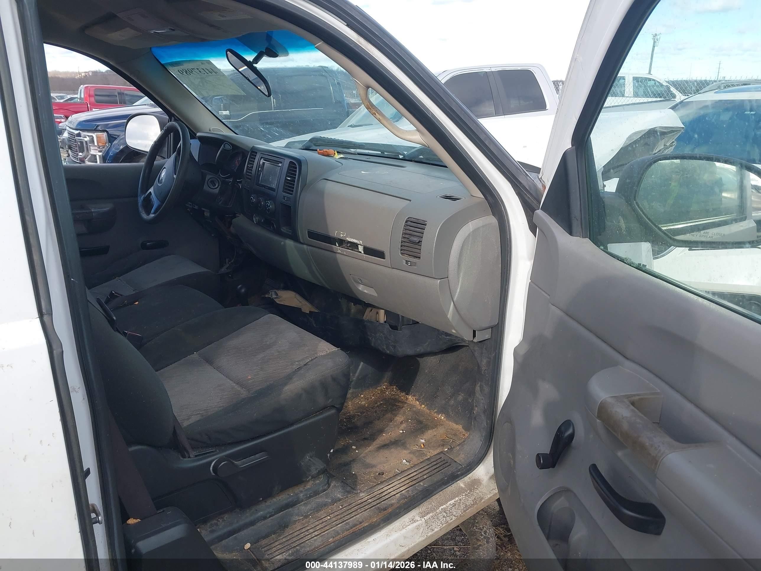 2009 Chevrolet Silverado 1500 Work Truck White vin: 1GCEK19C89Z173776