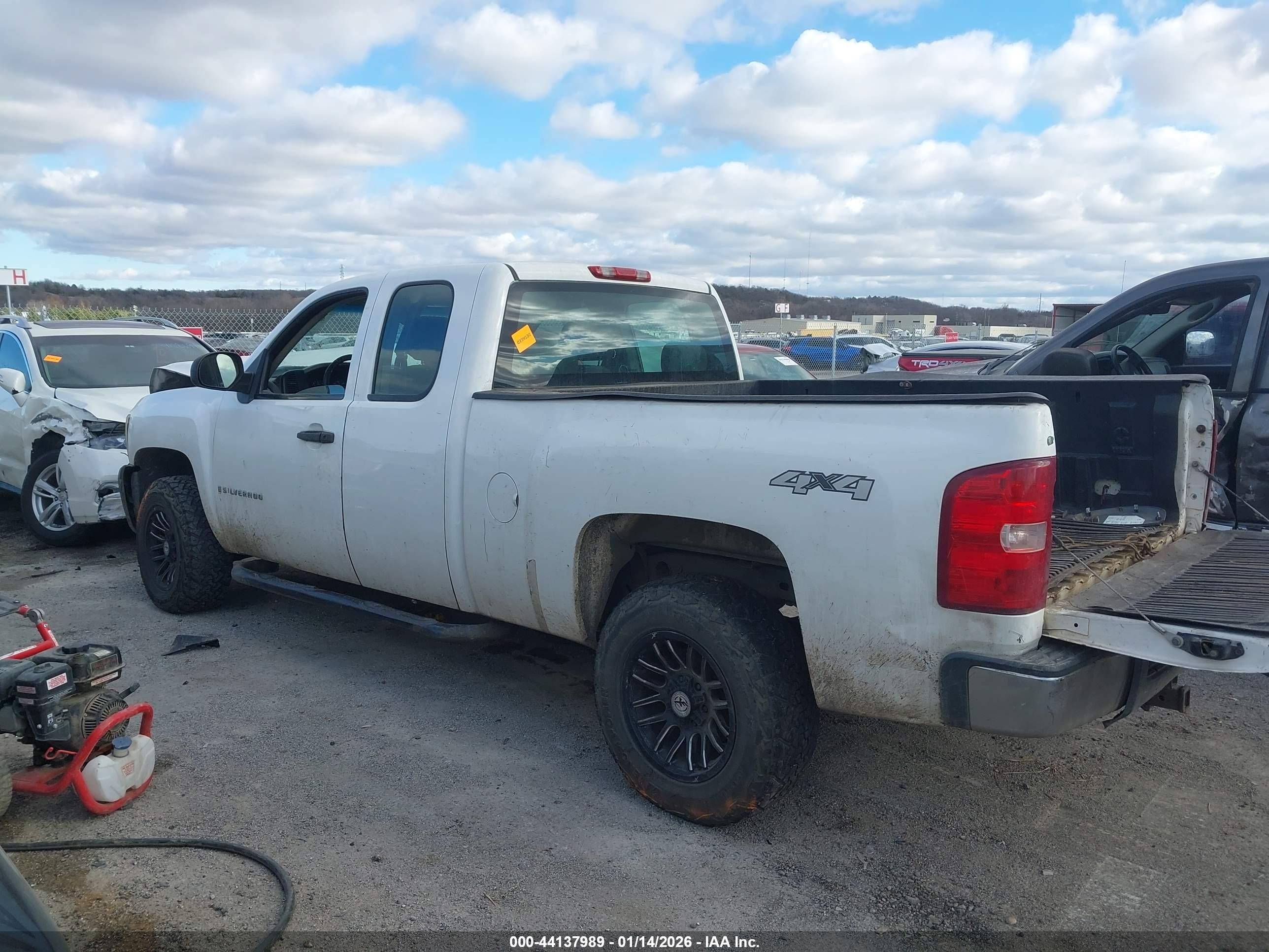 2009 Chevrolet Silverado 1500 Work Truck White vin: 1GCEK19C89Z173776