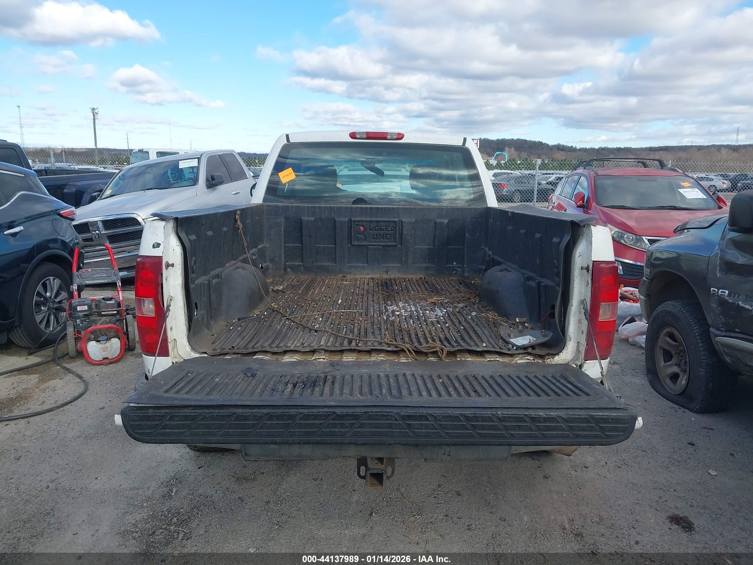 2009 Chevrolet Silverado 1500 Work Truck White vin: 1GCEK19C89Z173776