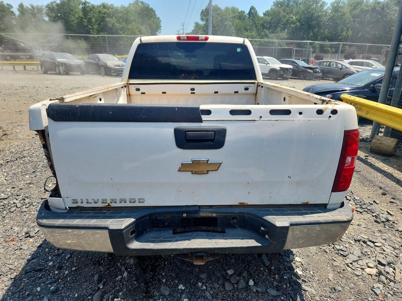 2009 Chevrolet Silverado K1500 White vin: 1GCEK19C99Z160230