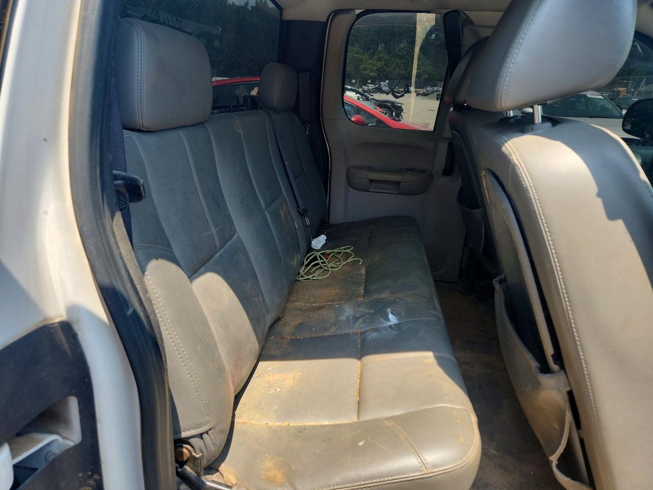 2009 Chevrolet Silverado K1500 White vin: 1GCEK19C99Z160230