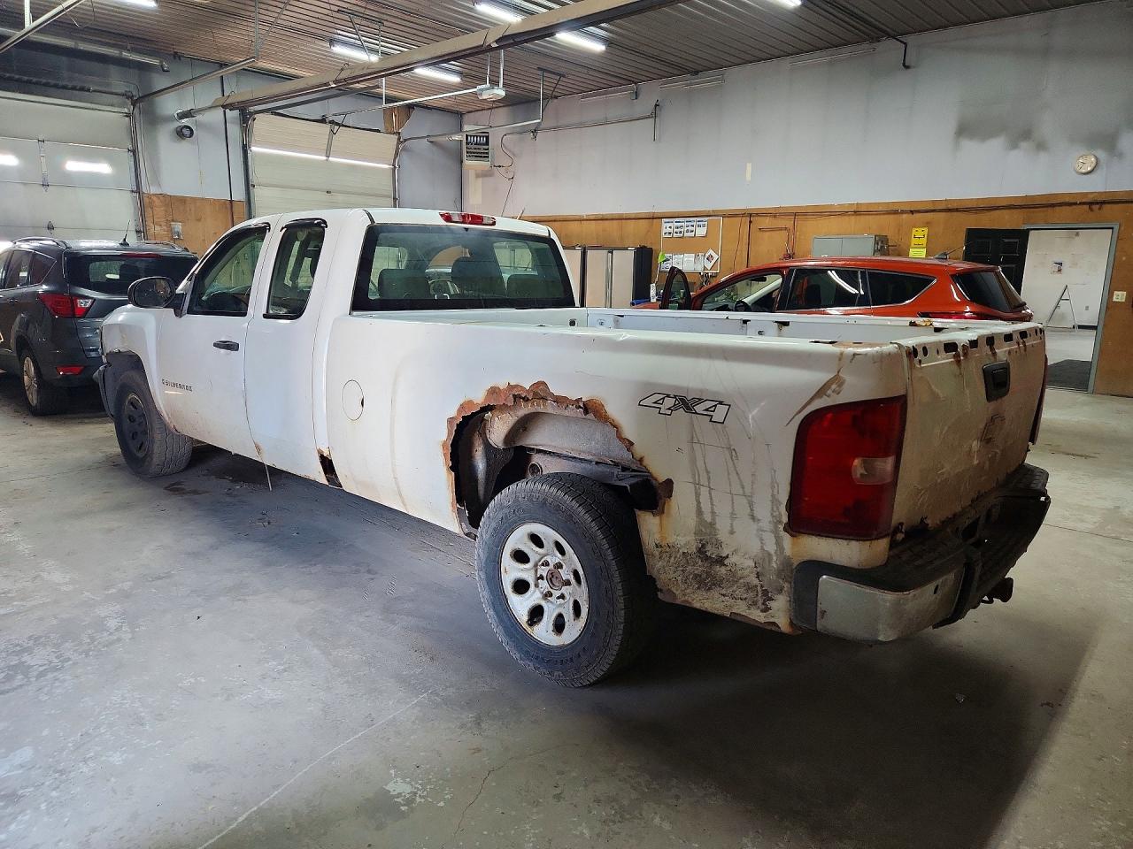 2009 Chevrolet Silverado K1500 White vin: 1GCEK19J19E103753