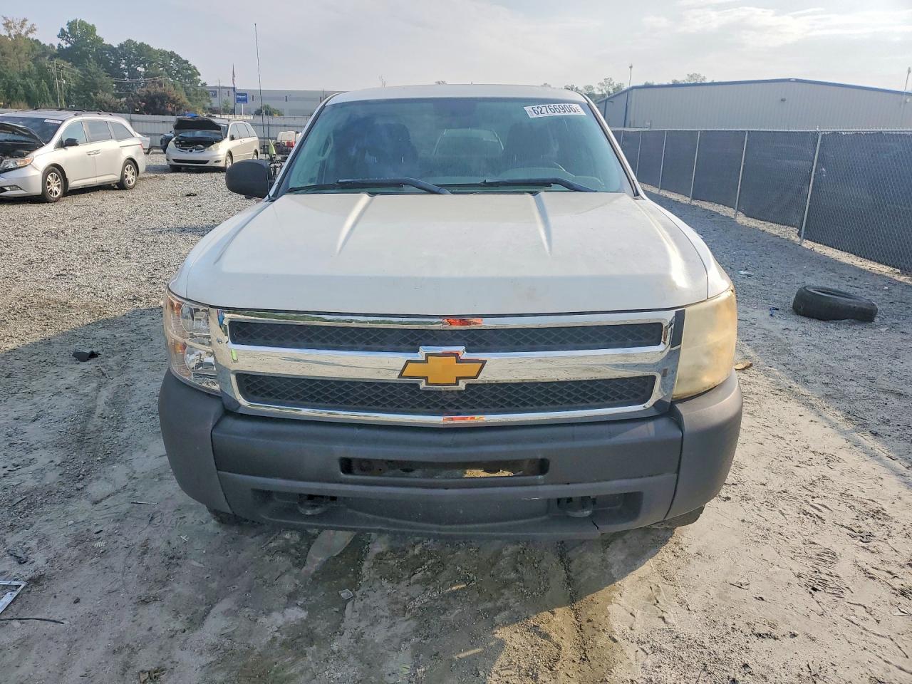 2009 Chevrolet Silverado K1500 White vin: 1GCEK19J29Z186070