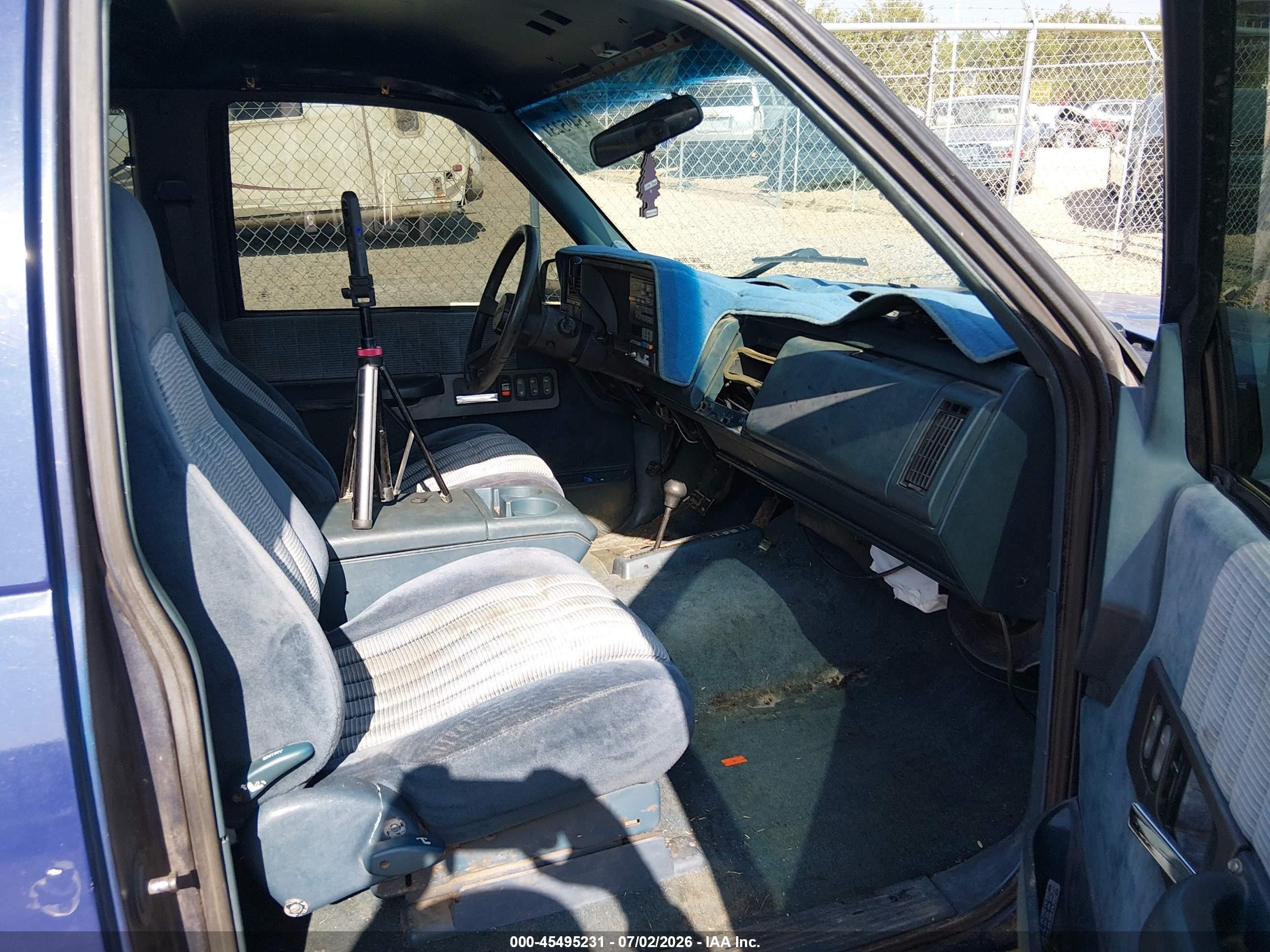 1994 Chevrolet Gmt-400 K1500 Navy vin: 1GCEK19K6RE113929