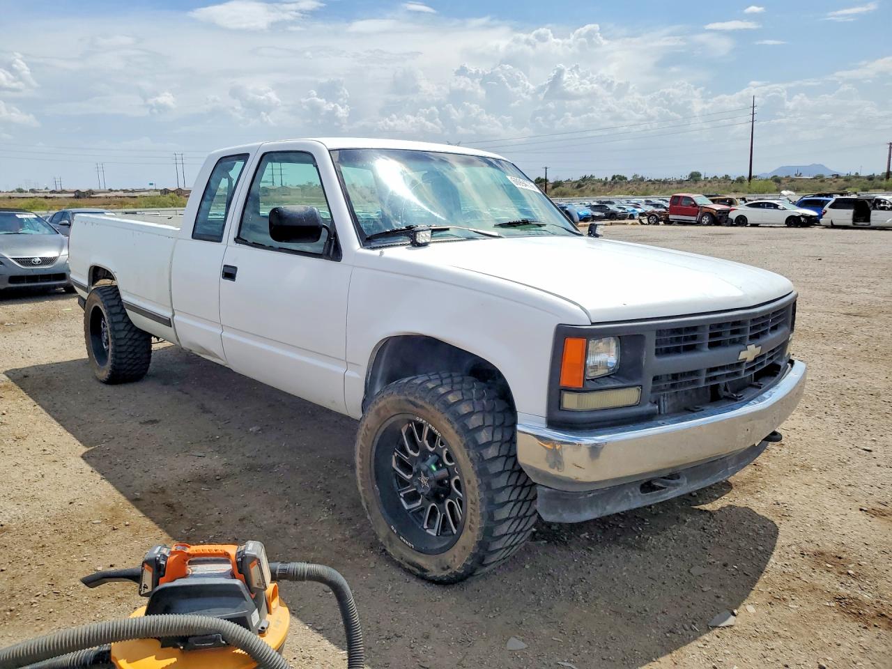1994 Chevrolet Gmt-400 K1500 White vin: 1GCEK19K9RE151784