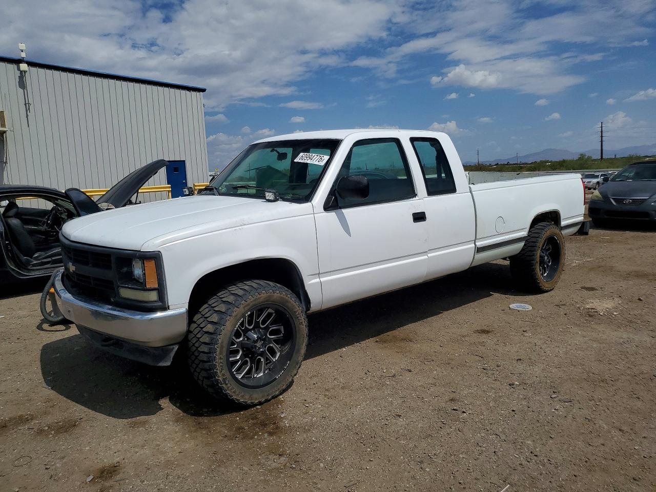 1994 Chevrolet Gmt-400 K1500 White vin: 1GCEK19K9RE151784