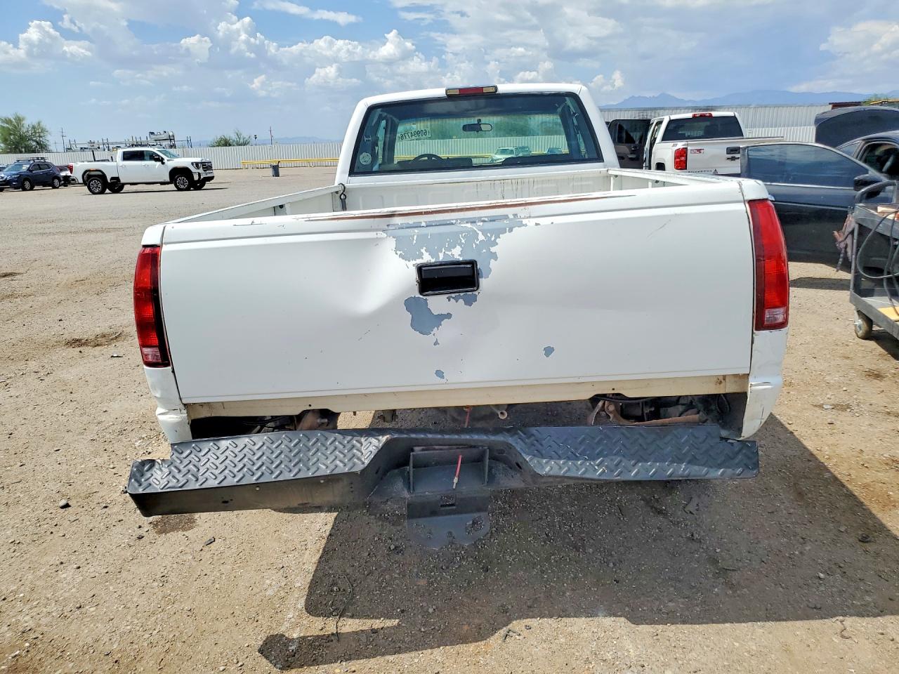 1994 Chevrolet Gmt-400 K1500 White vin: 1GCEK19K9RE151784
