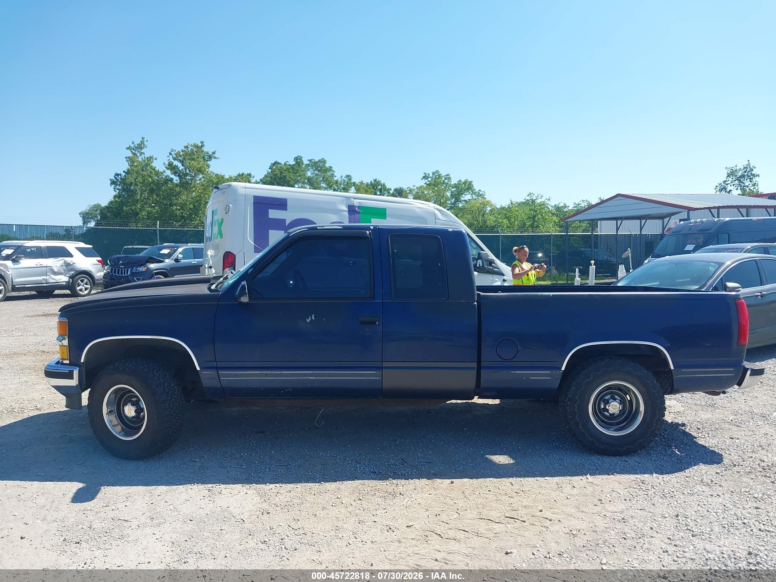 1995 Chevrolet Gmt-400 K1500 Blue vin: 1GCEK19K9SE231091