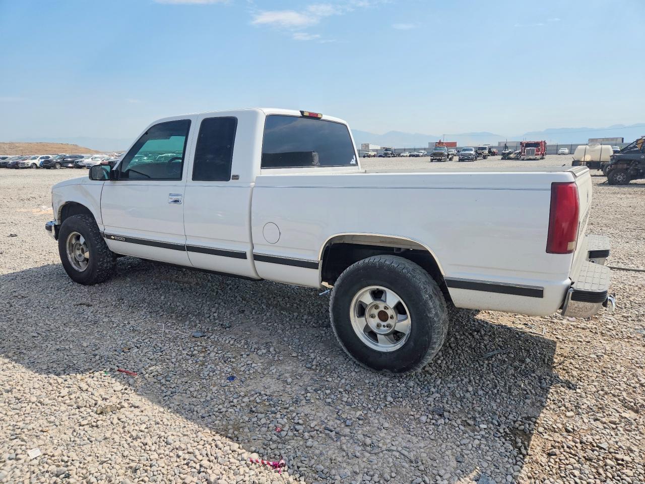1997 Chevrolet Gmt-400 K1500 White vin: 1GCEK19M0VE196169