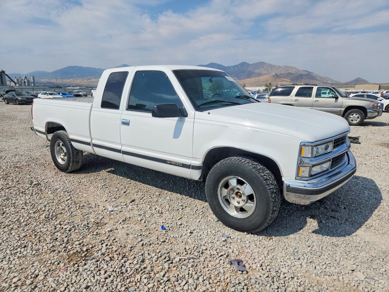 1997 Chevrolet Gmt-400 K1500 White vin: 1GCEK19M0VE196169