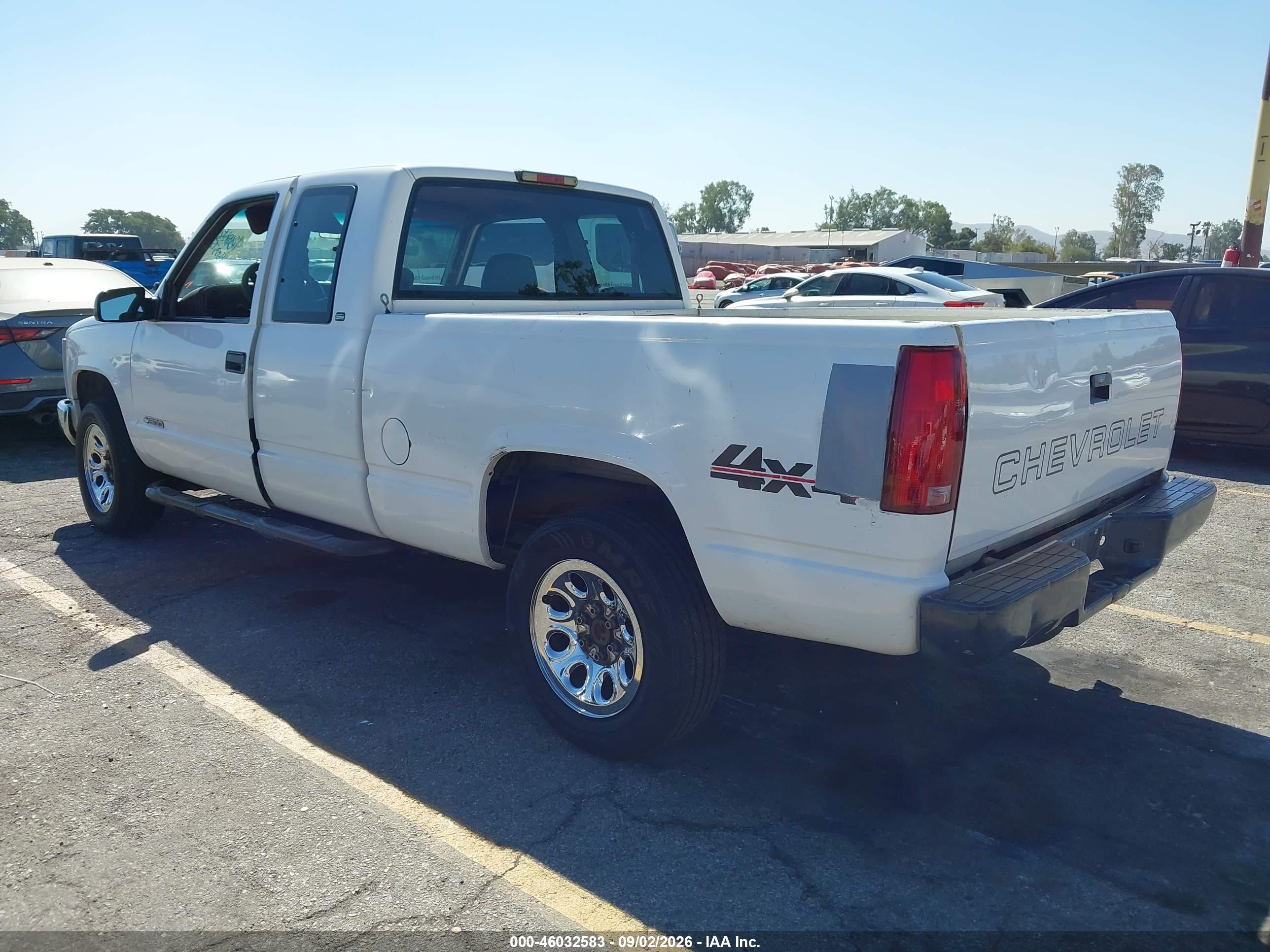 1998 Chevrolet K1500 Fleetside White vin: 1GCEK19M1WE141313