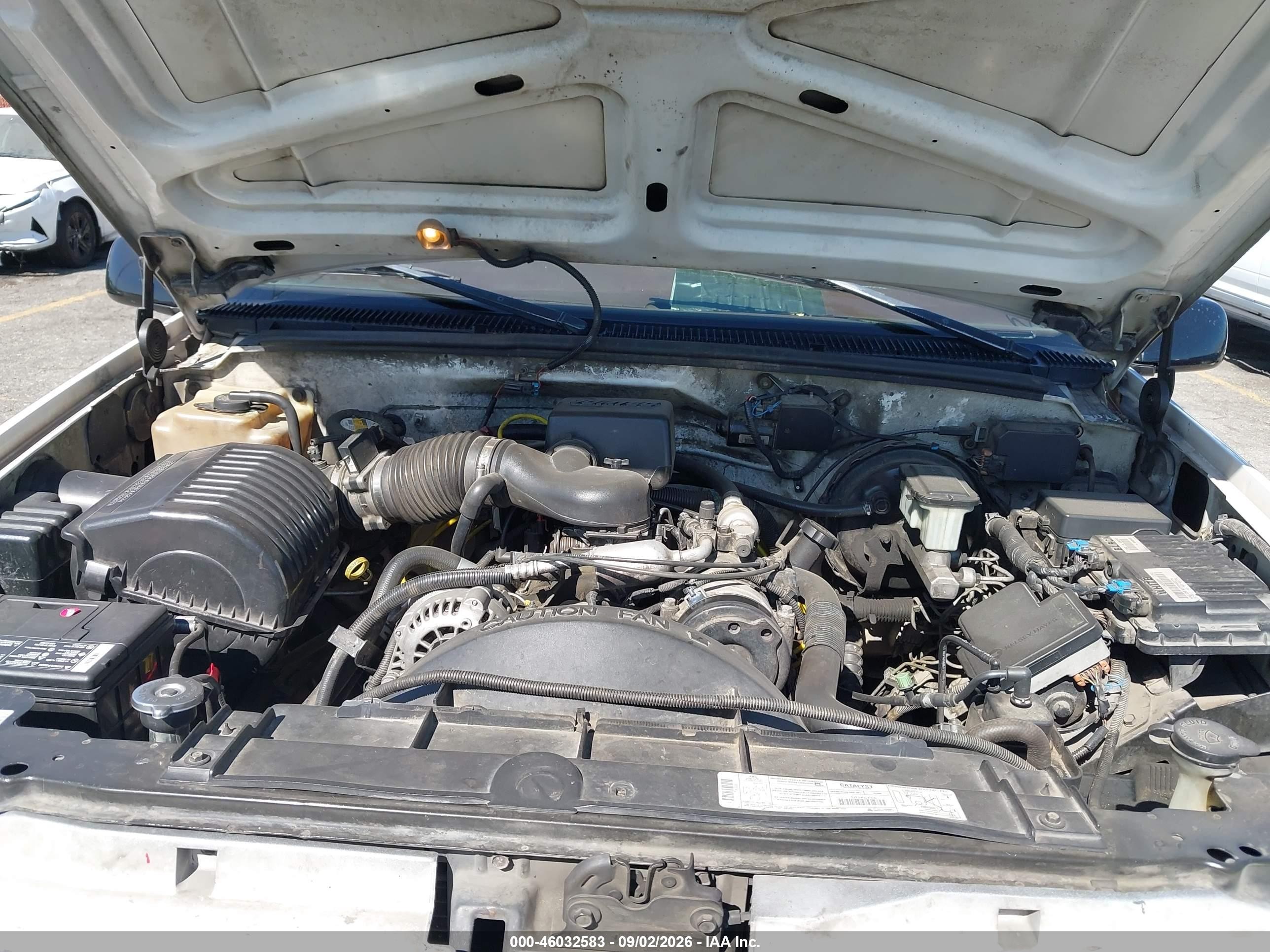 1998 Chevrolet K1500 Fleetside White vin: 1GCEK19M1WE141313