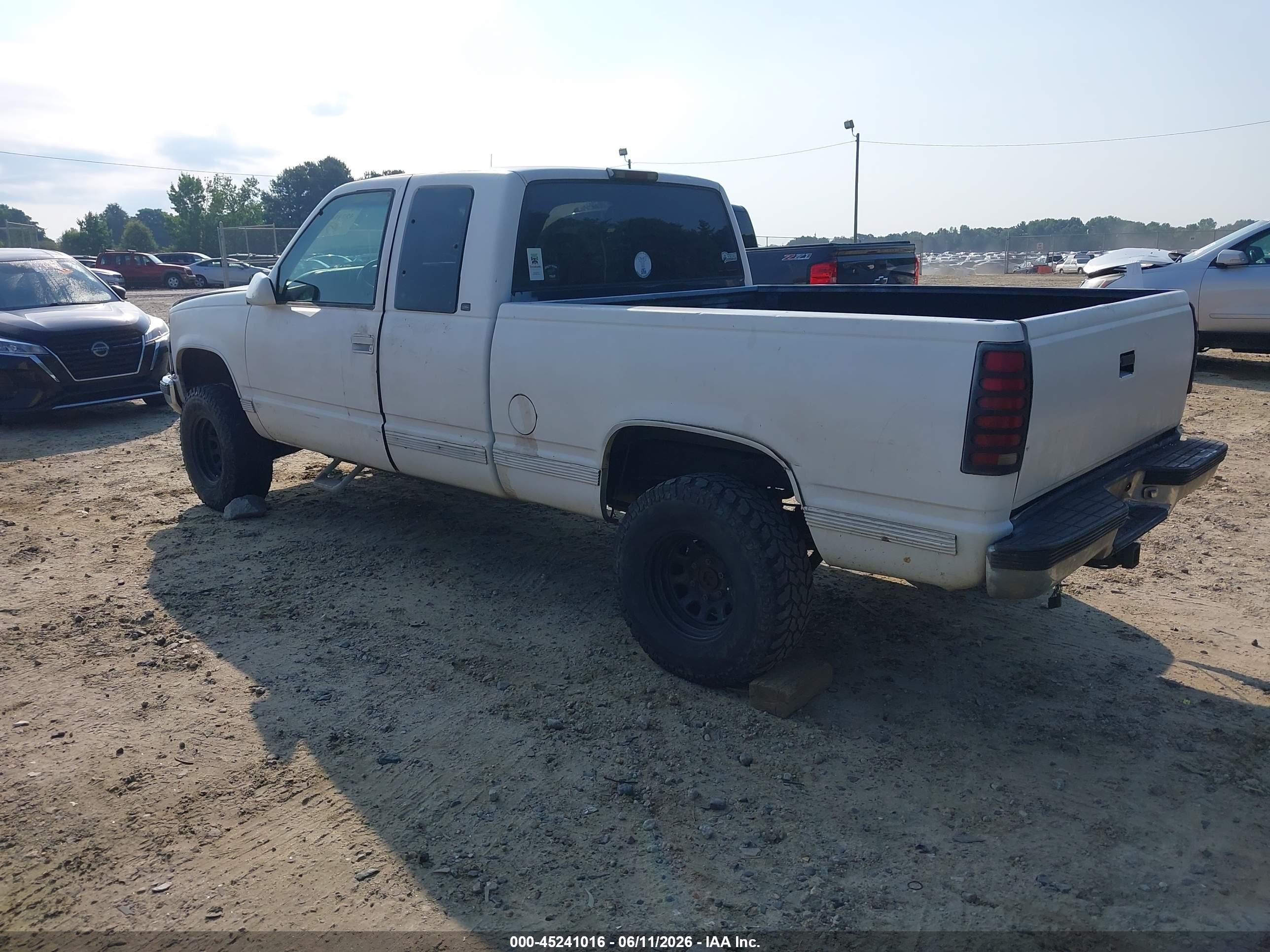 1998 Chevrolet K1500 Fleetside White vin: 1GCEK19M4WE135568