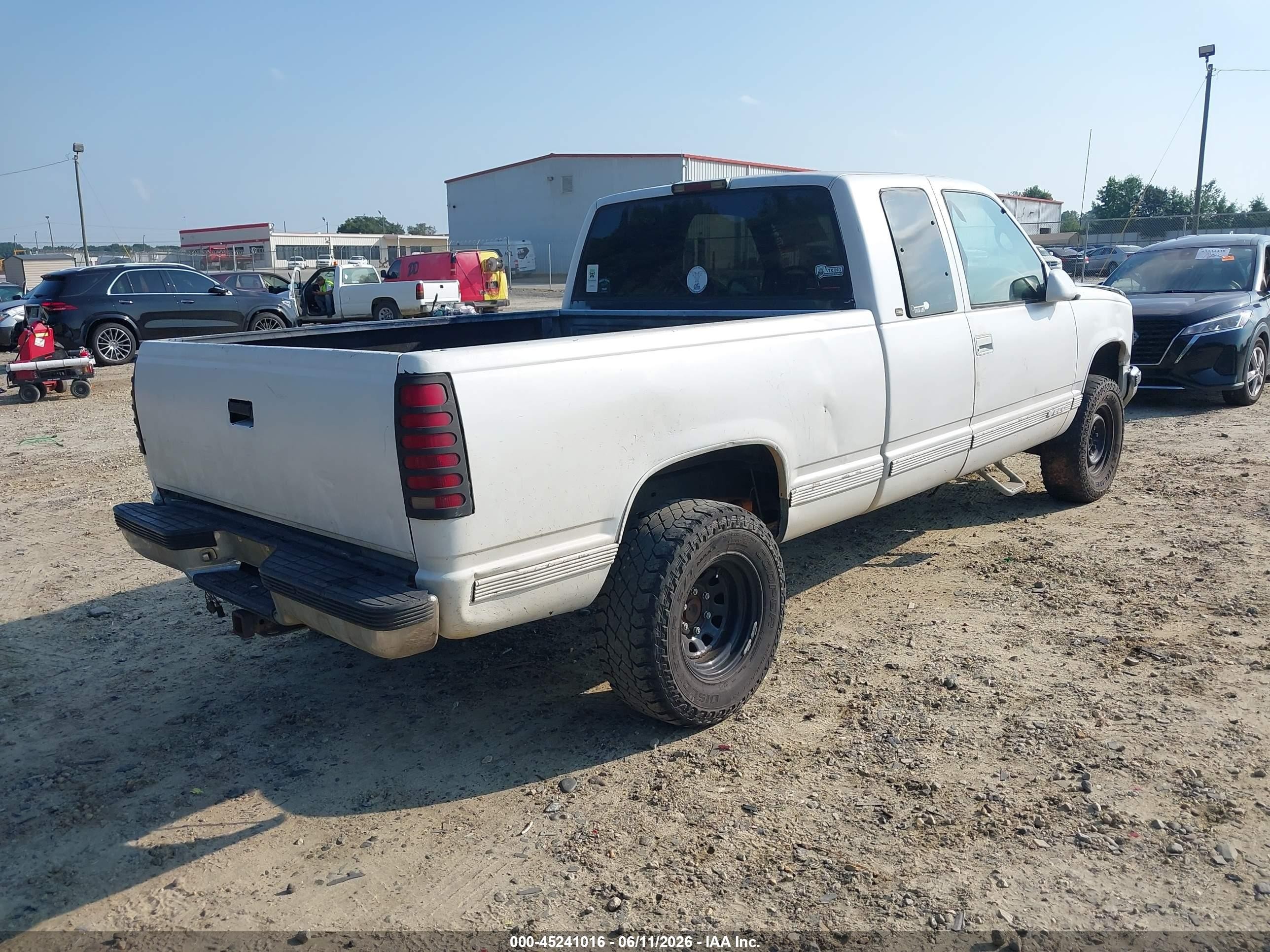 1998 Chevrolet K1500 Fleetside White vin: 1GCEK19M4WE135568