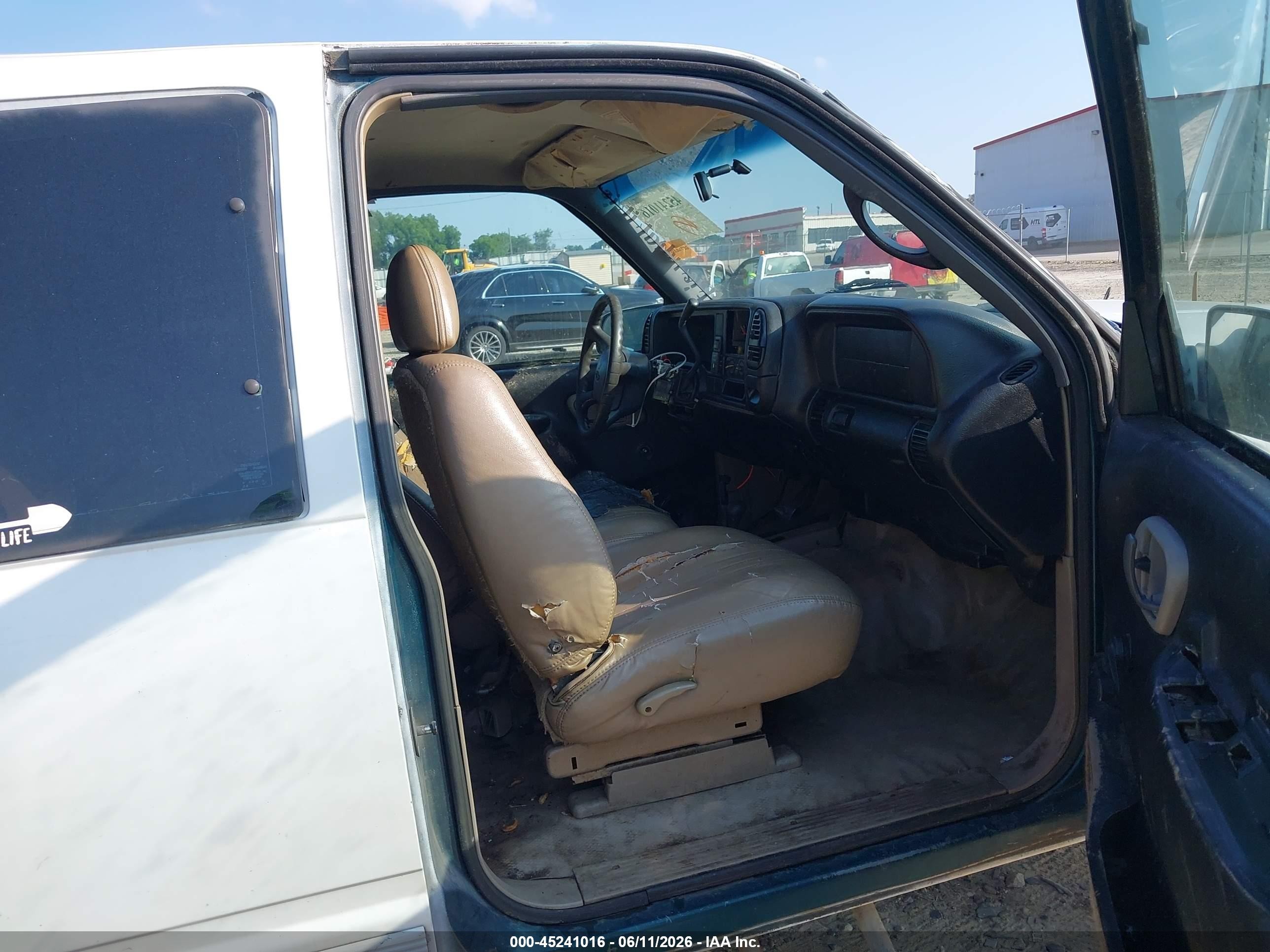 1998 Chevrolet K1500 Fleetside White vin: 1GCEK19M4WE135568