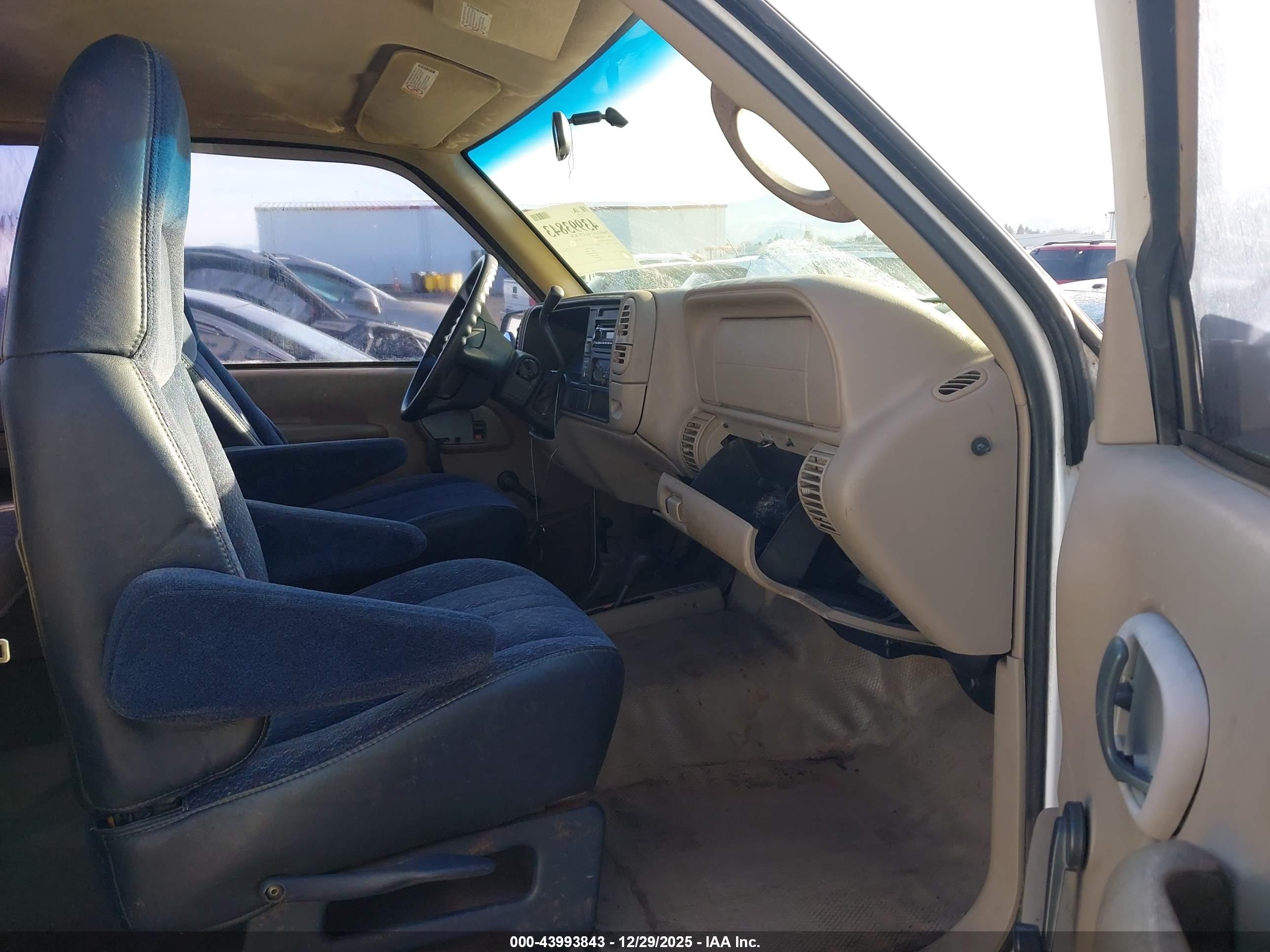 1998 Chevrolet C/k 1500 Silverado Fleetside White vin: 1GCEK19M5WE201819