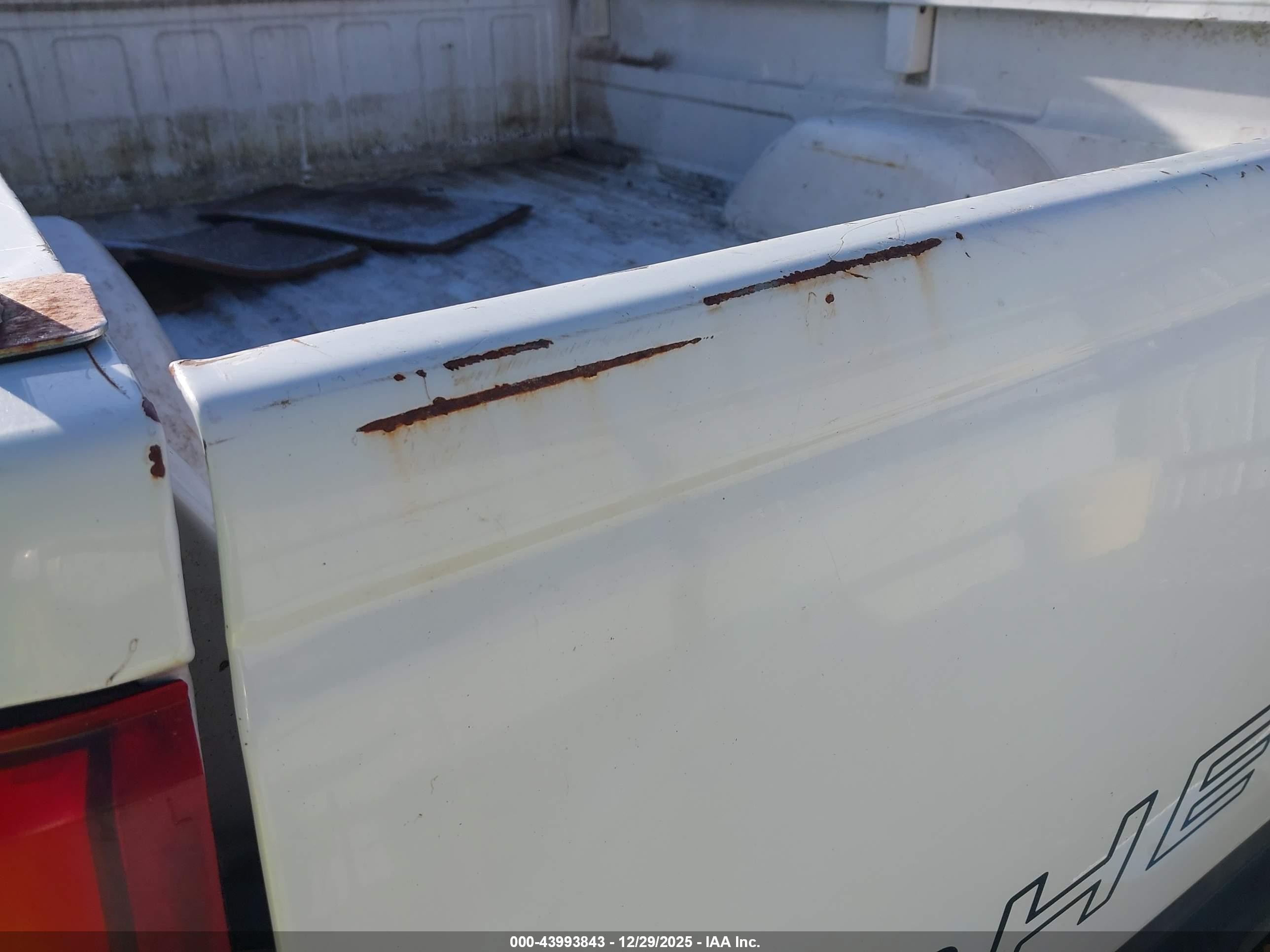 1998 Chevrolet C/k 1500 Silverado Fleetside White vin: 1GCEK19M5WE201819