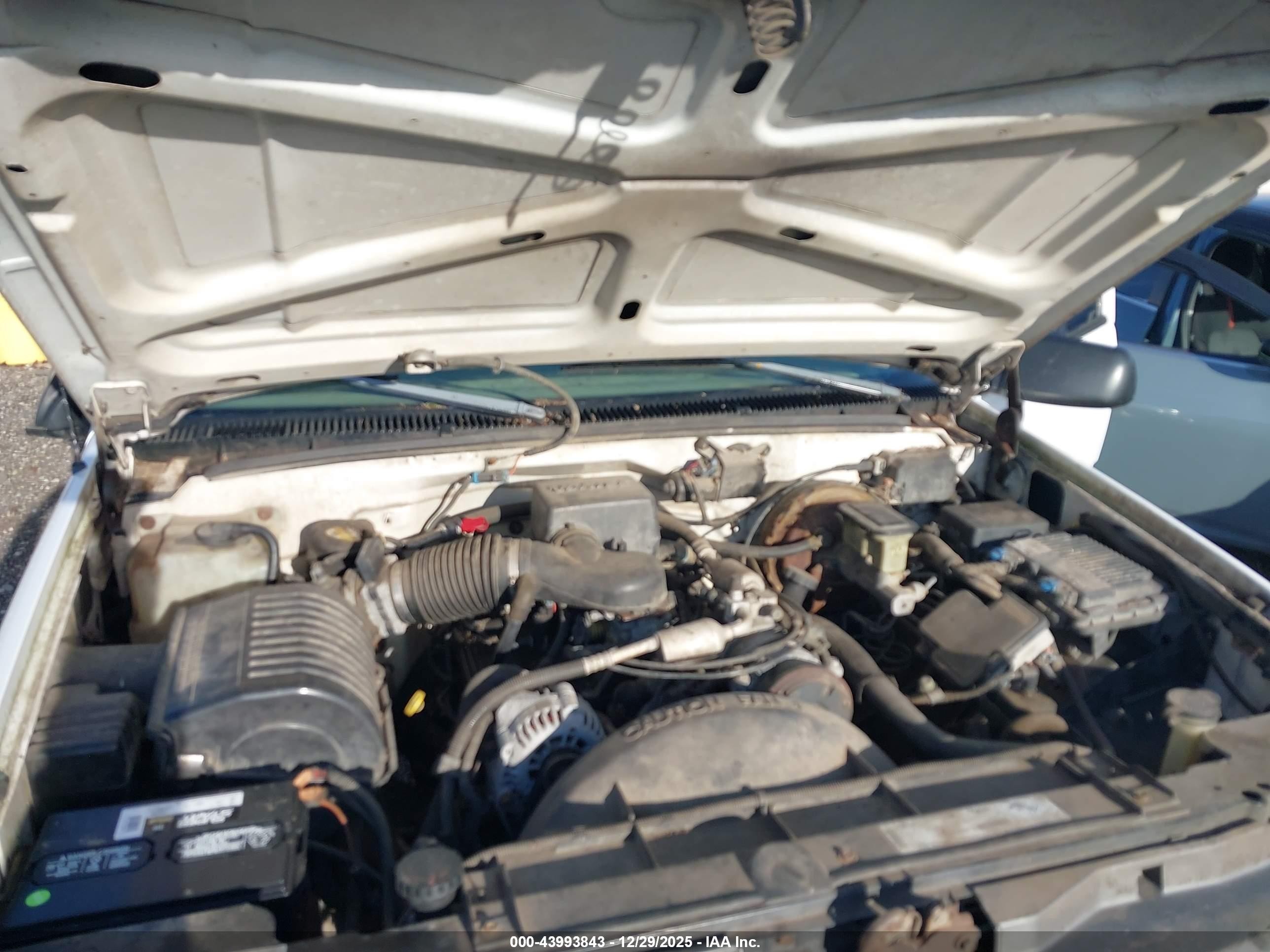 1998 Chevrolet C/k 1500 Silverado Fleetside White vin: 1GCEK19M5WE201819