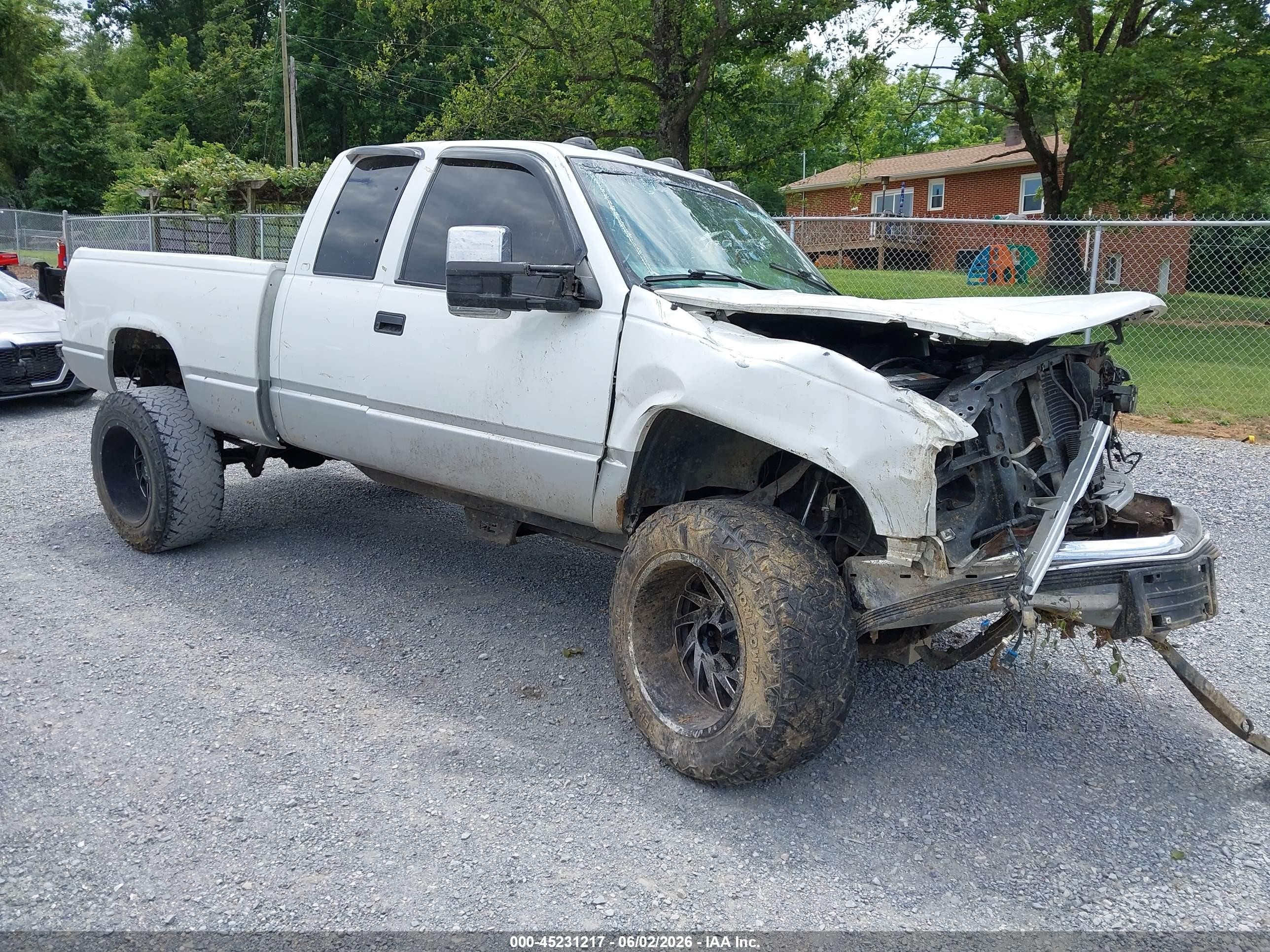 1998 Chevrolet K1500 Fleetside White vin: 1GCEK19R0WR117458