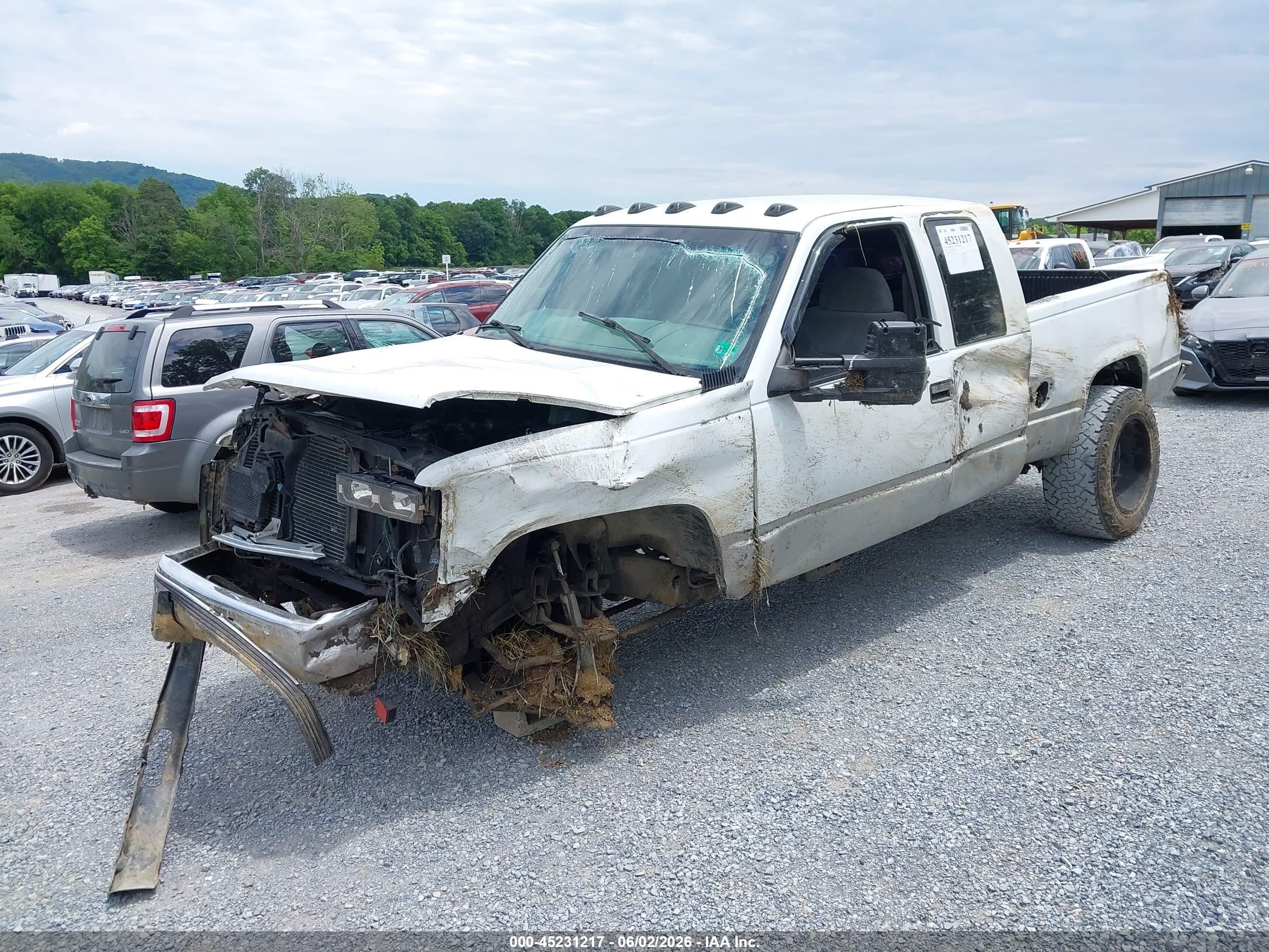 1998 Chevrolet K1500 Fleetside White vin: 1GCEK19R0WR117458