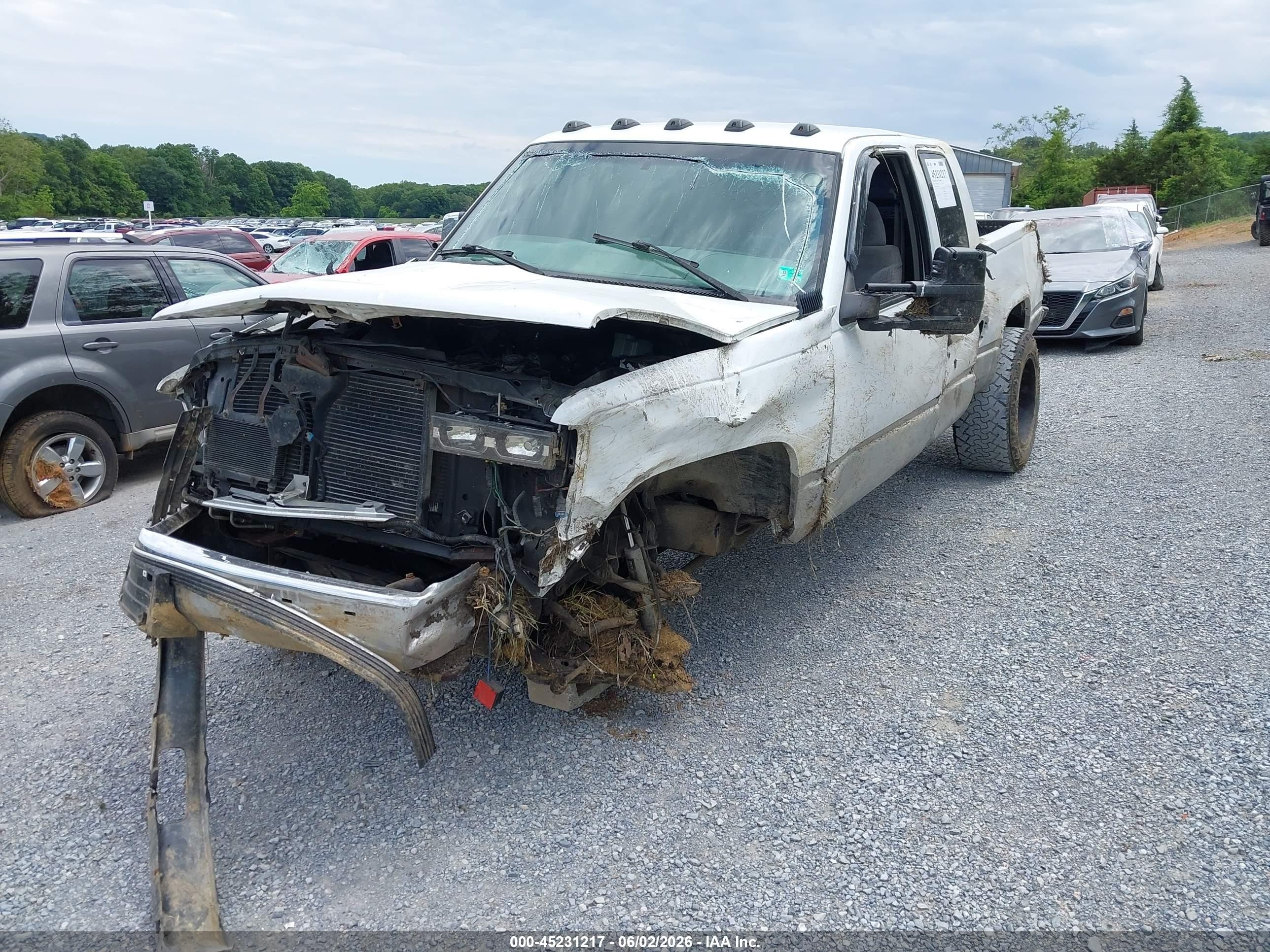 1998 Chevrolet K1500 Fleetside White vin: 1GCEK19R0WR117458