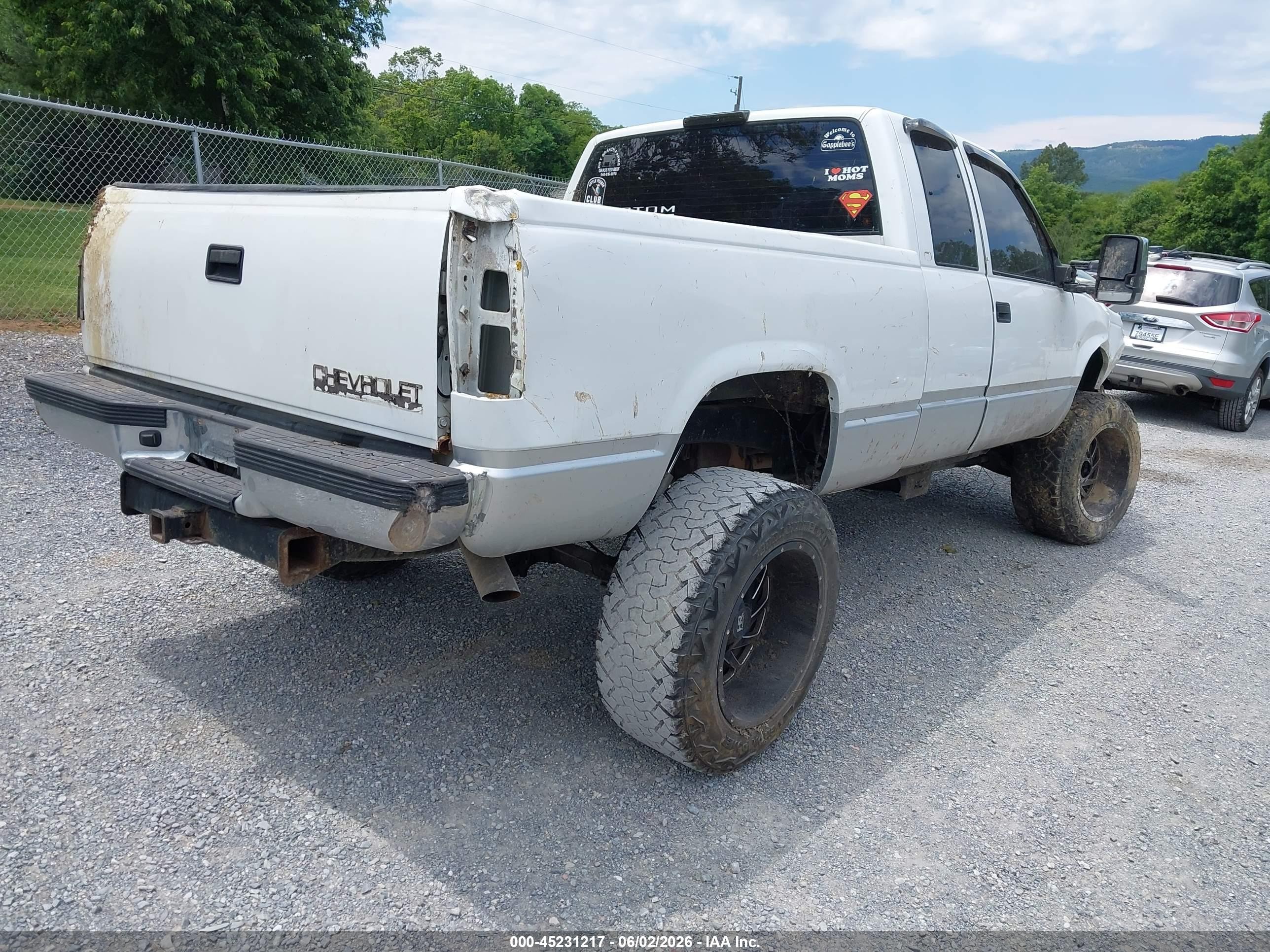 1998 Chevrolet K1500 Fleetside White vin: 1GCEK19R0WR117458