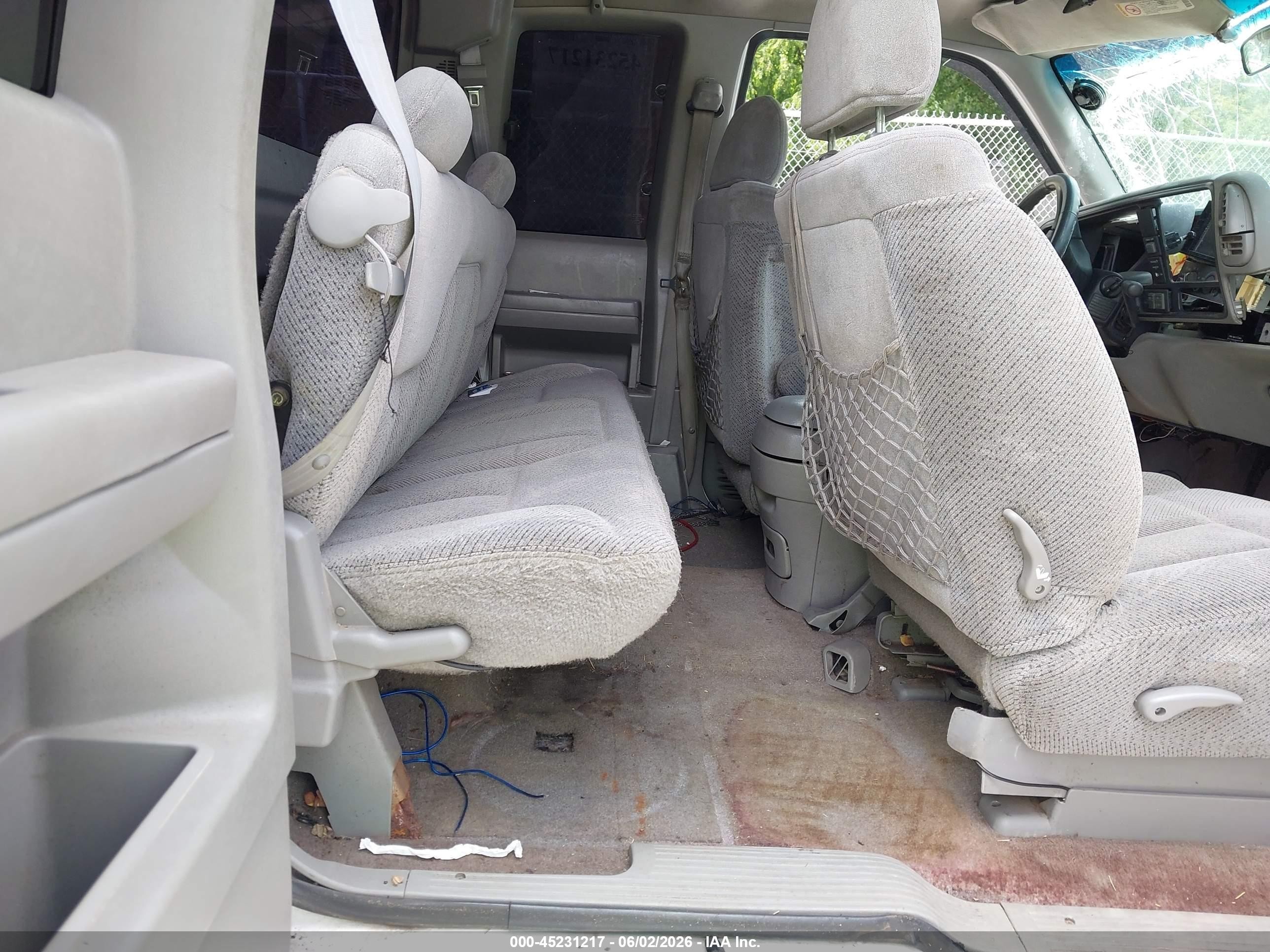1998 Chevrolet K1500 Fleetside White vin: 1GCEK19R0WR117458