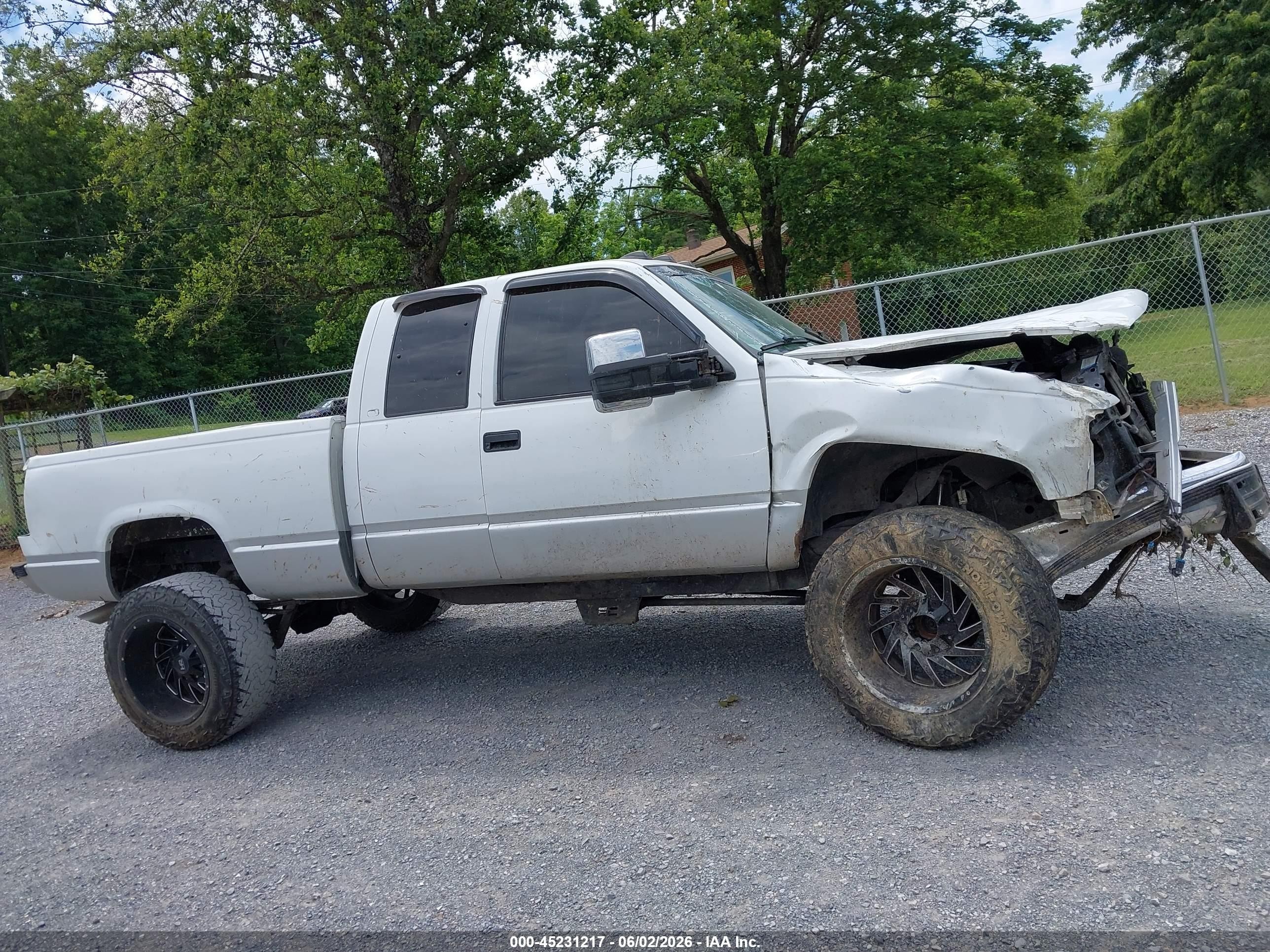1998 Chevrolet K1500 Fleetside White vin: 1GCEK19R0WR117458