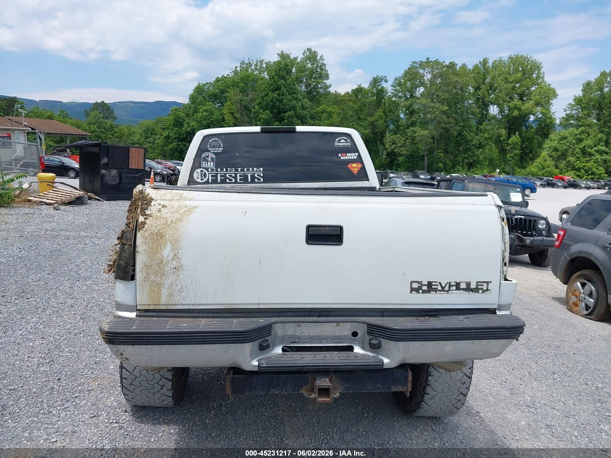 1998 Chevrolet K1500 Fleetside White vin: 1GCEK19R0WR117458