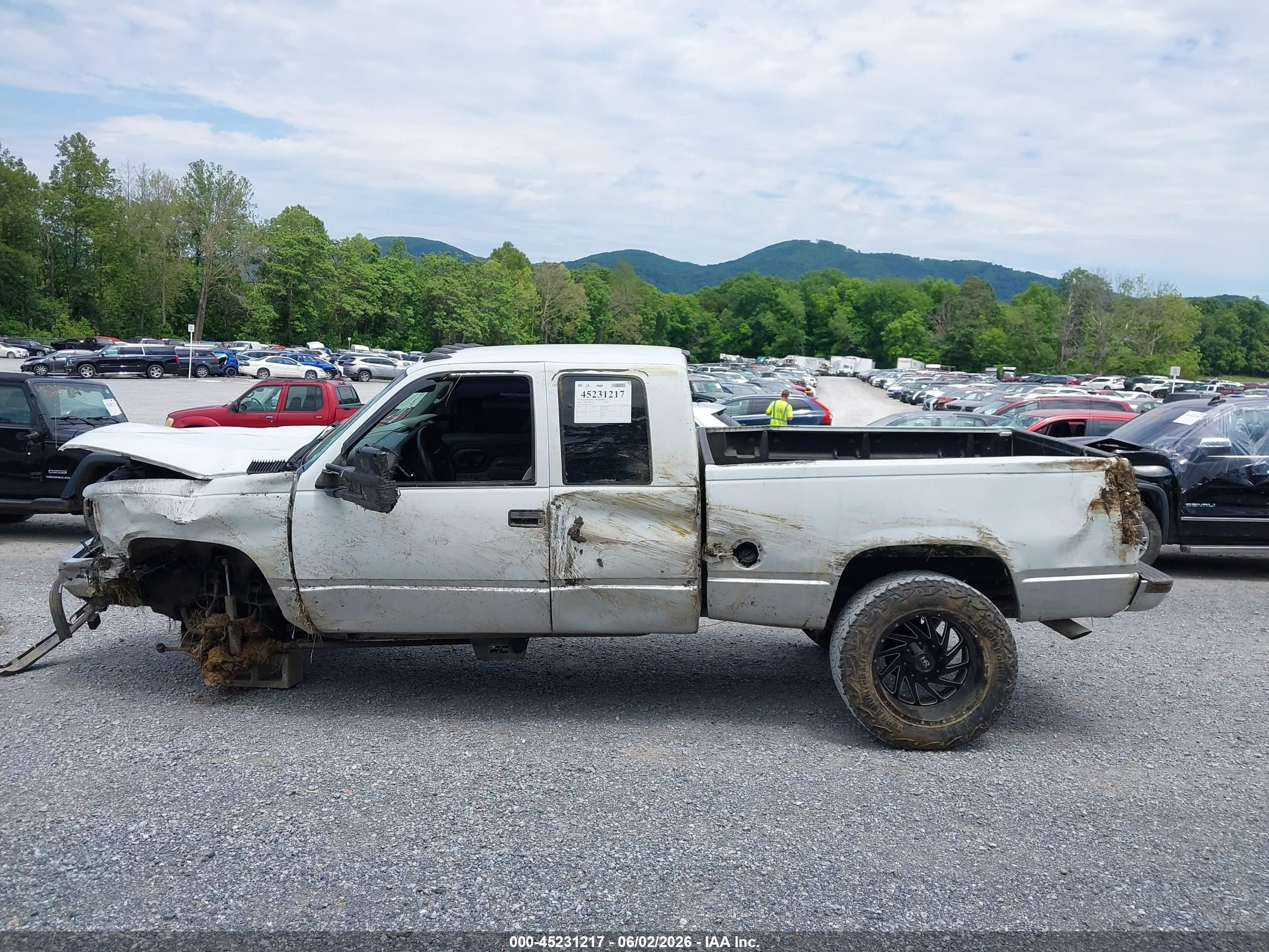 1998 Chevrolet K1500 Fleetside White vin: 1GCEK19R0WR117458