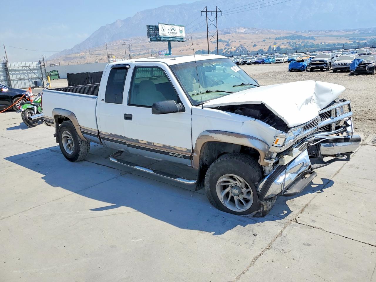 1998 Chevrolet Gmt-400 K1500 White vin: 1GCEK19R1WR139288