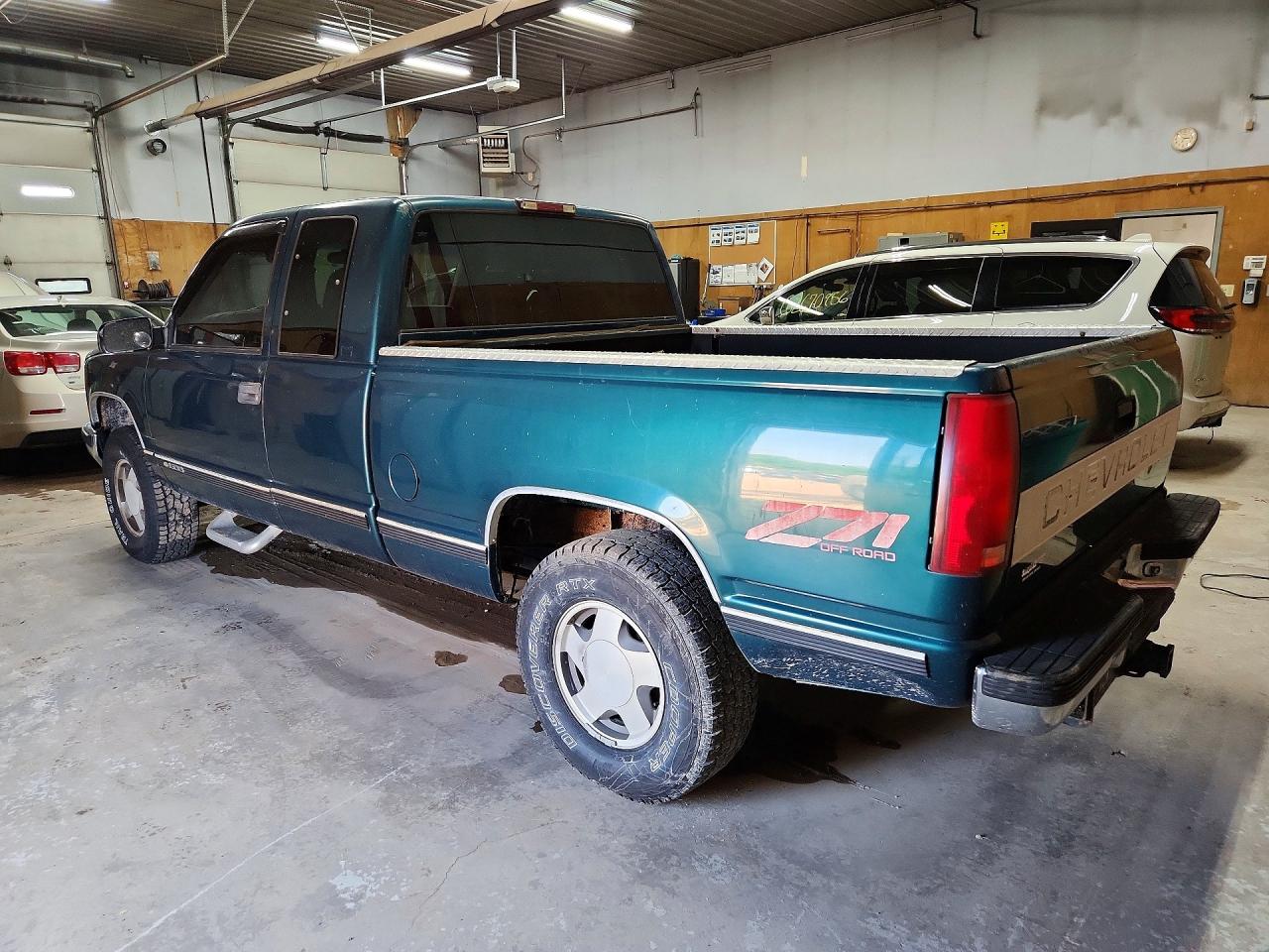 1997 Chevrolet Gmt-400 K1500 Green vin: 1GCEK19R5VE110396