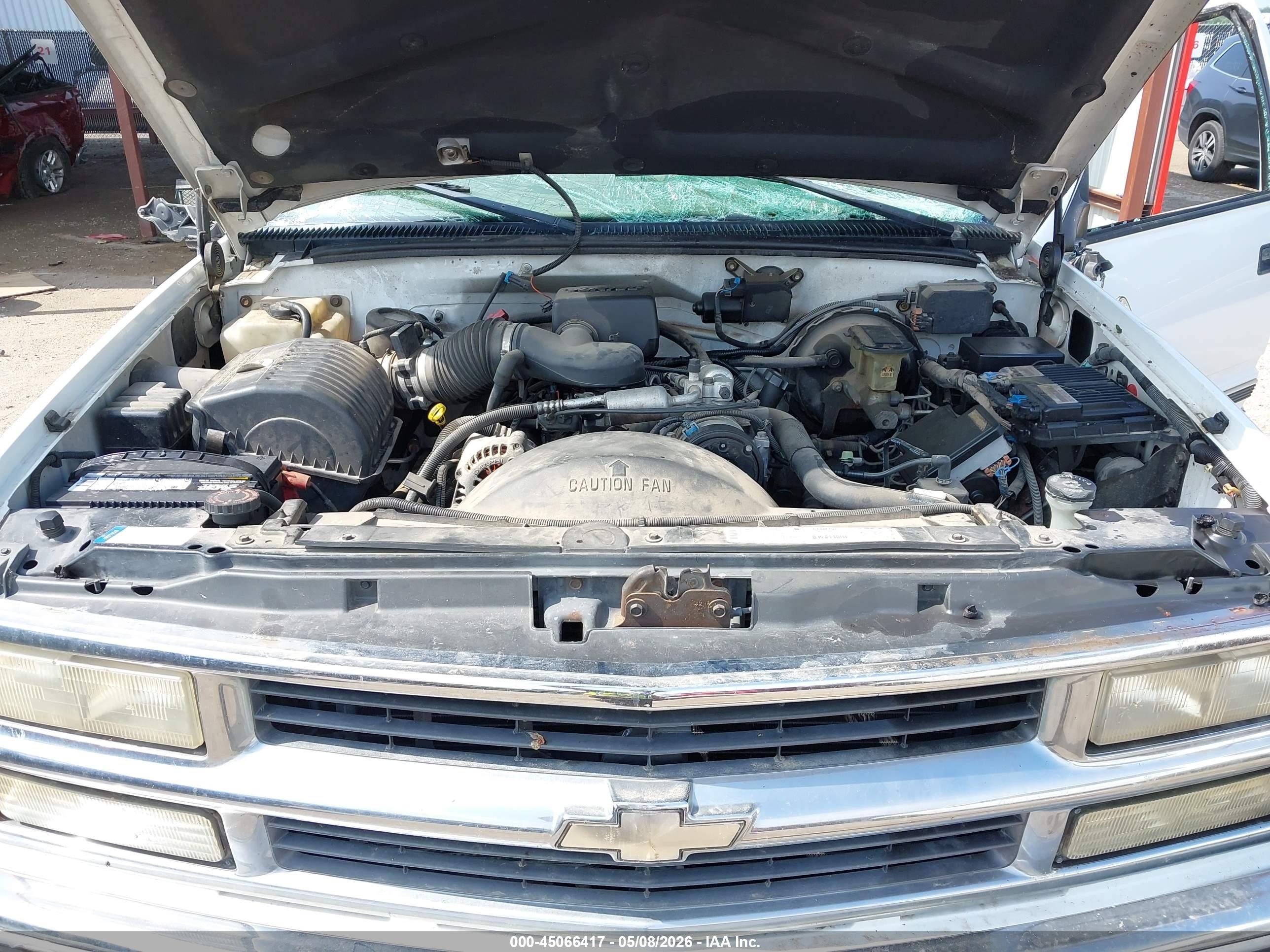 1998 Chevrolet K1500 Fleetside White vin: 1GCEK19R5WR129525