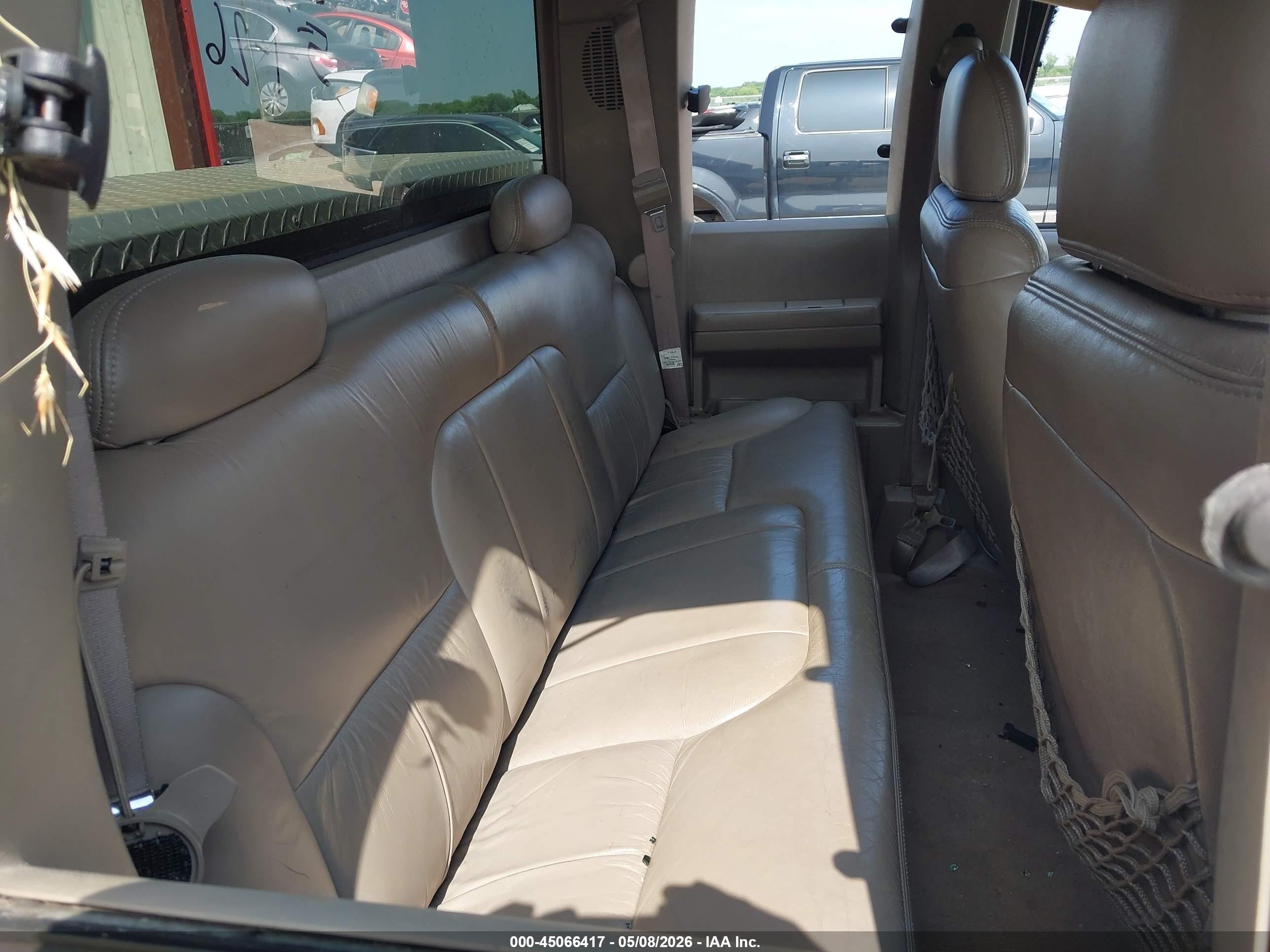1998 Chevrolet K1500 Fleetside White vin: 1GCEK19R5WR129525
