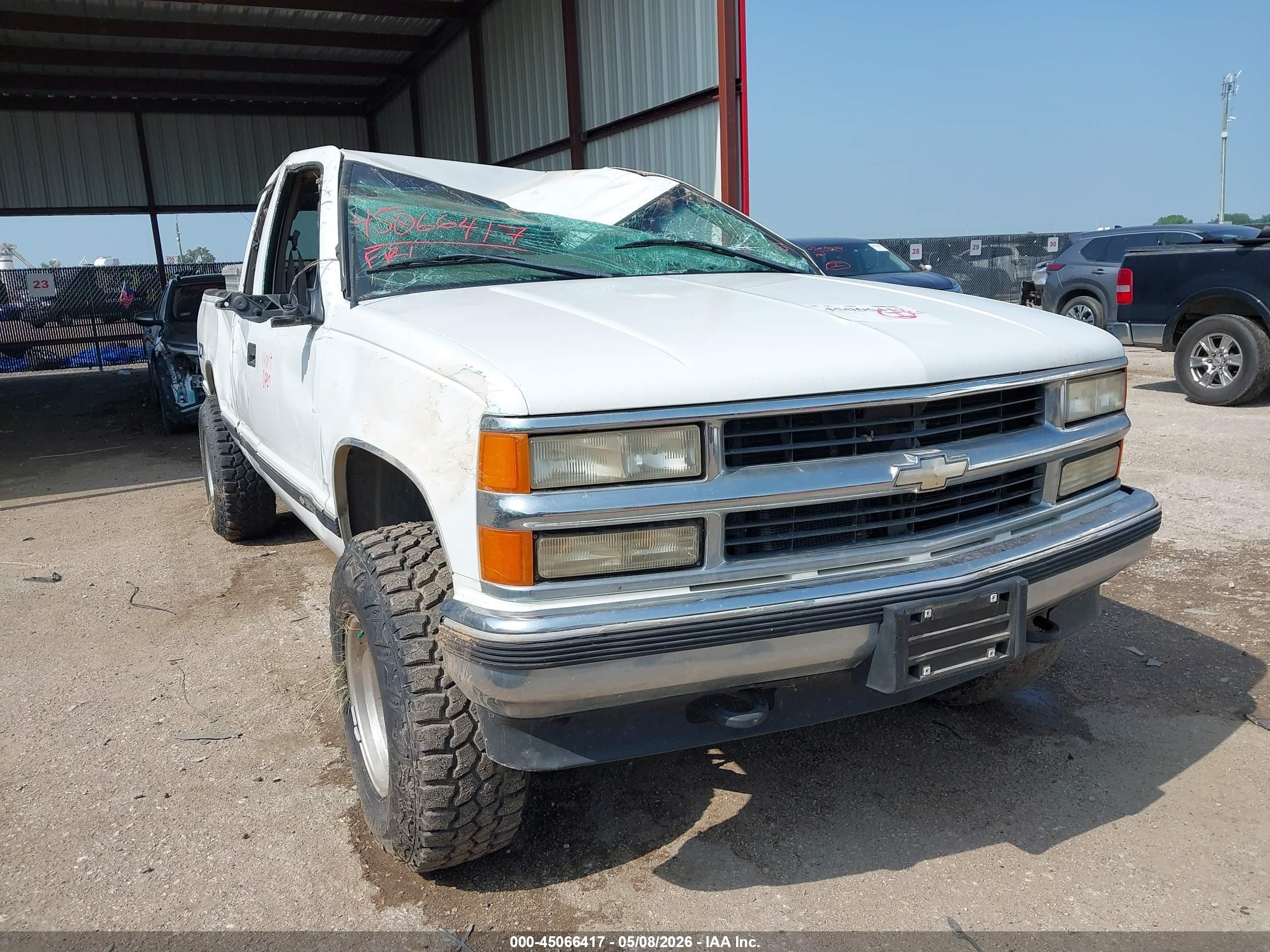 1998 Chevrolet K1500 Fleetside White vin: 1GCEK19R5WR129525
