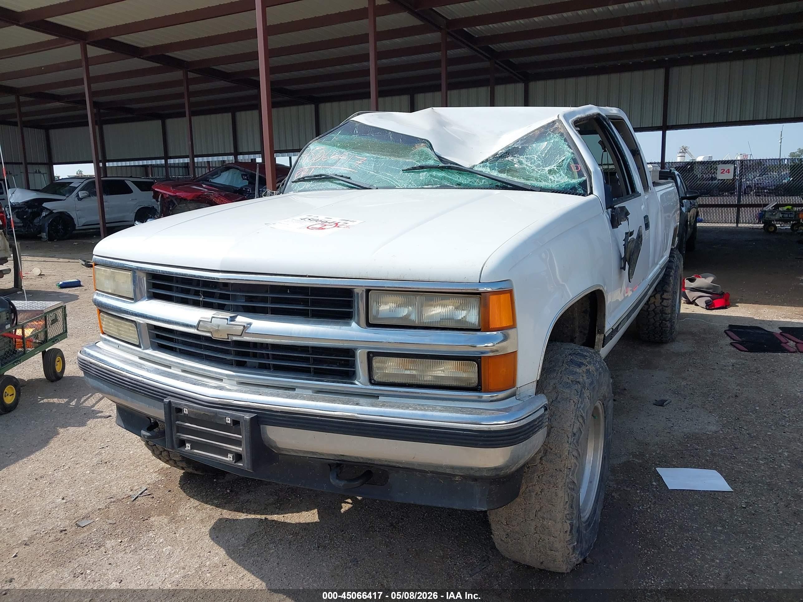 1998 Chevrolet K1500 Fleetside White vin: 1GCEK19R5WR129525