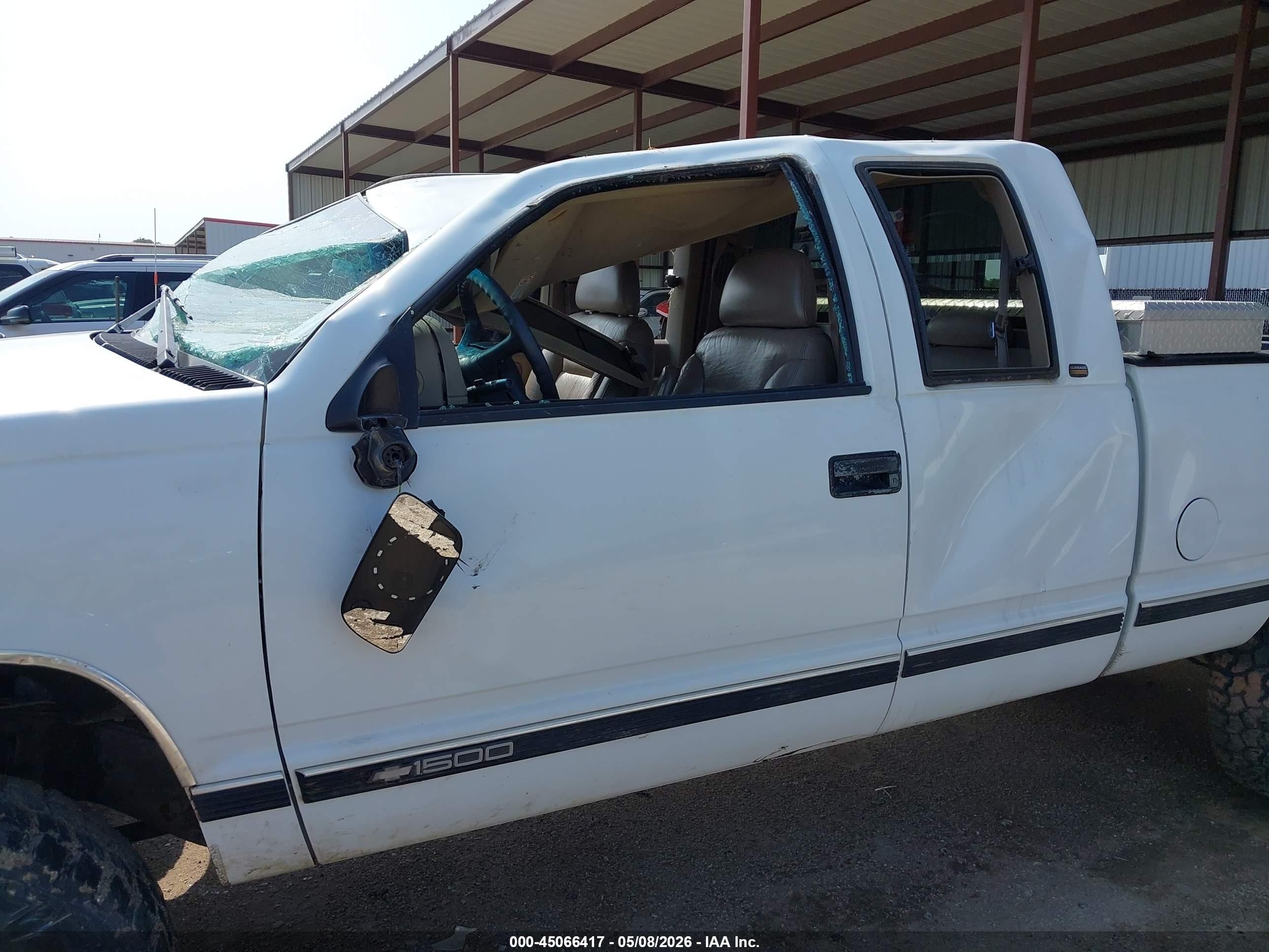 1998 Chevrolet K1500 Fleetside White vin: 1GCEK19R5WR129525
