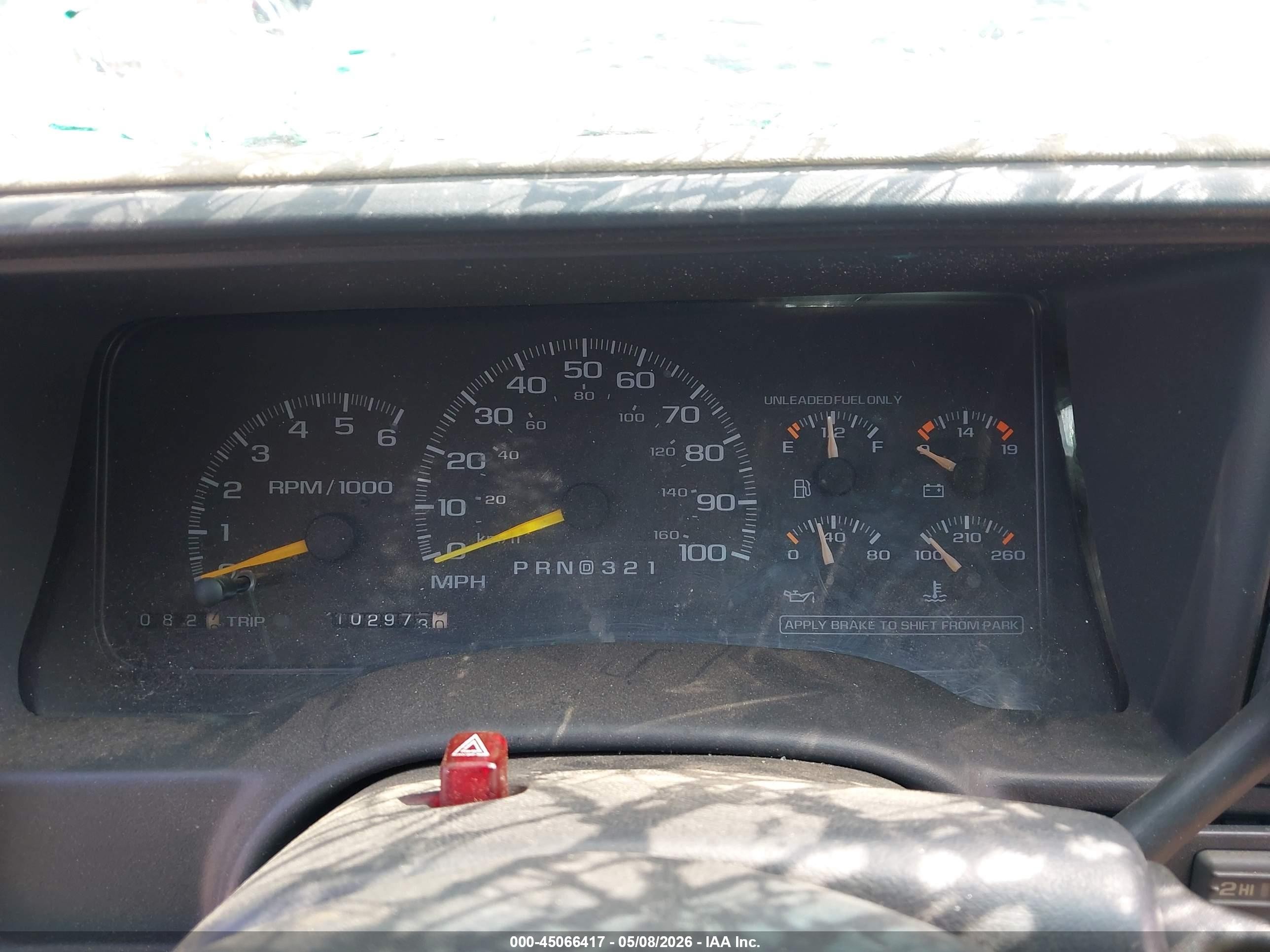 1998 Chevrolet K1500 Fleetside White vin: 1GCEK19R5WR129525
